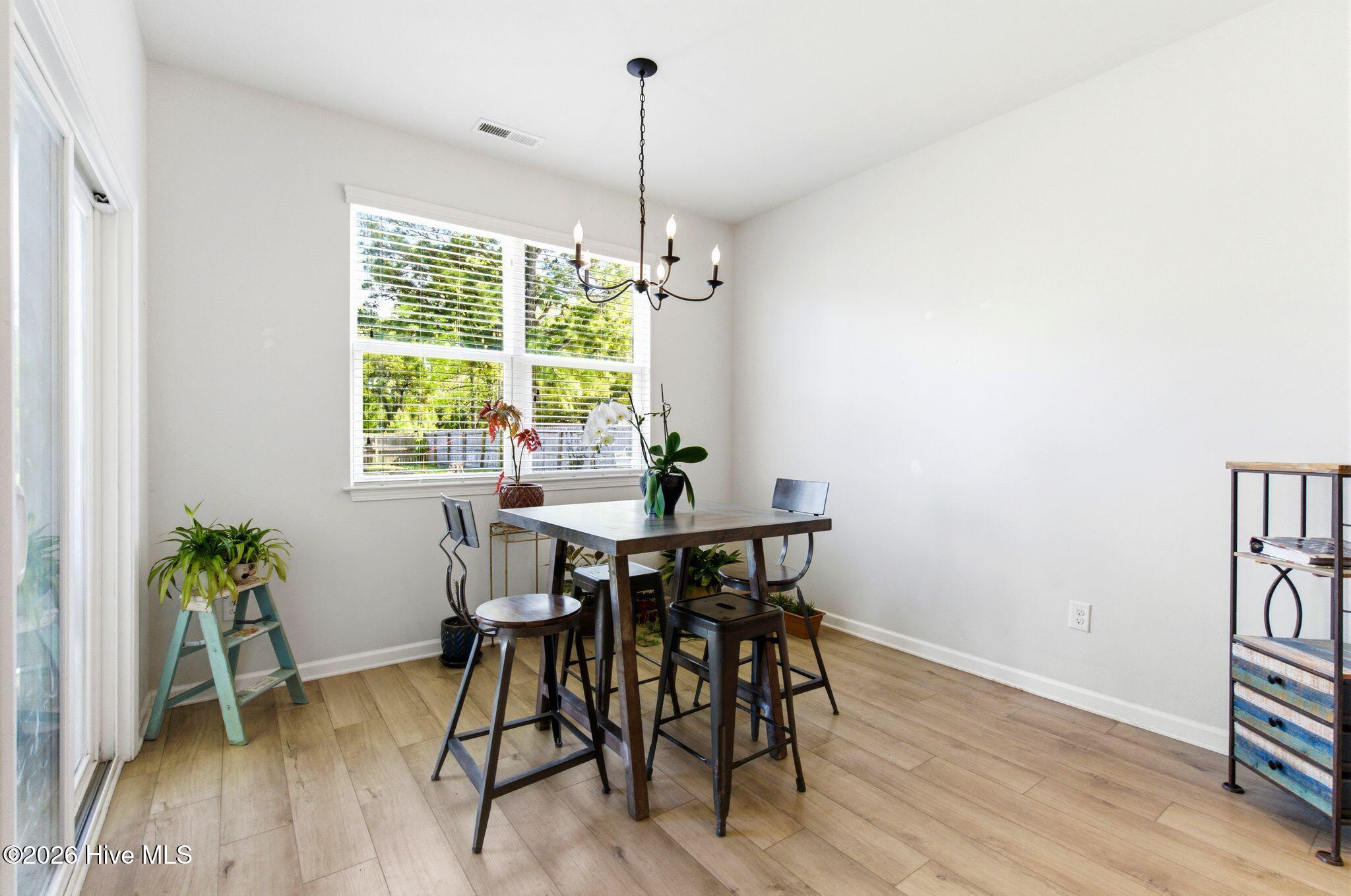 100566850 | Photo 13