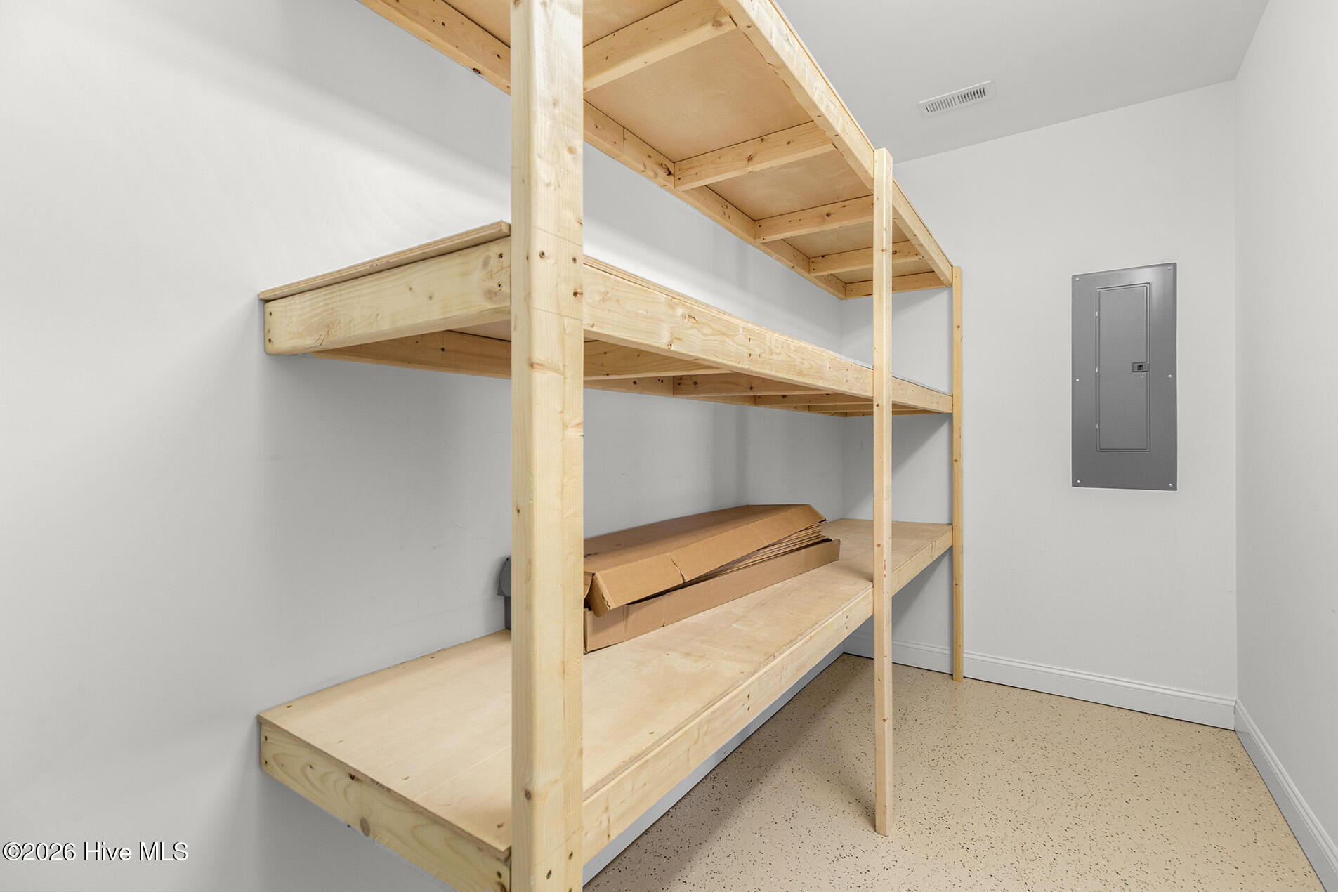 100556141 | Photo 39