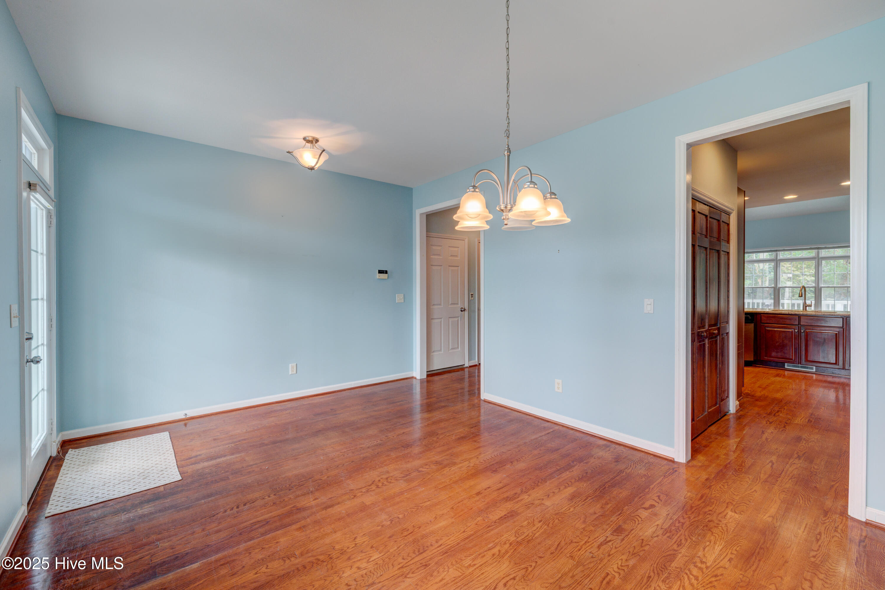 100526585 | Photo 16