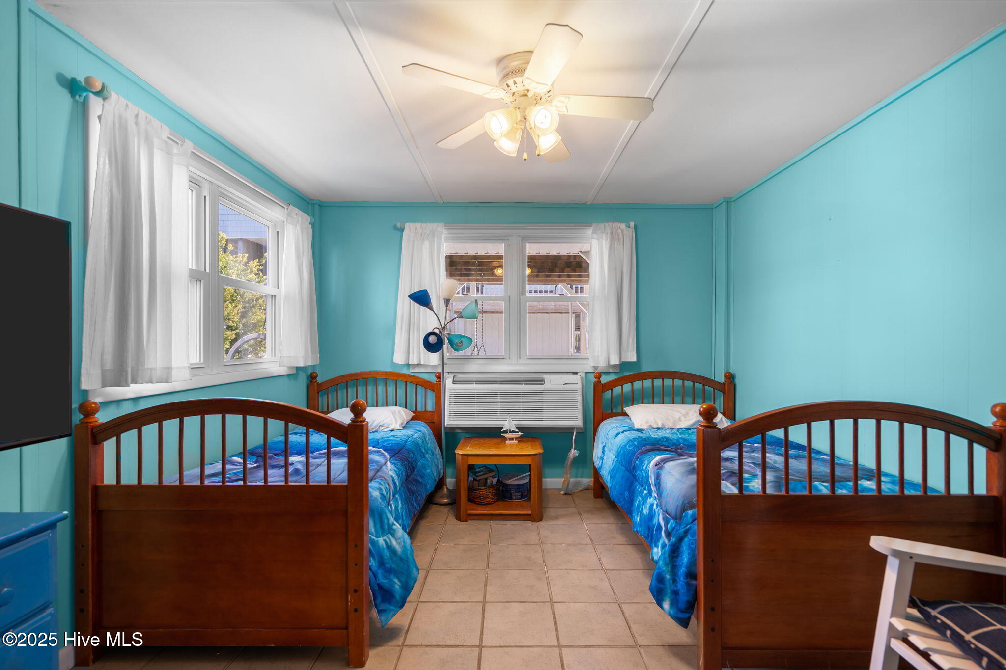 100537685 | Photo 35