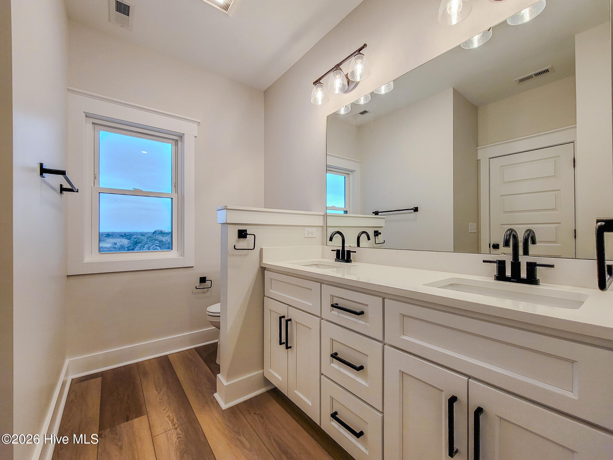 100553641 | Photo 63