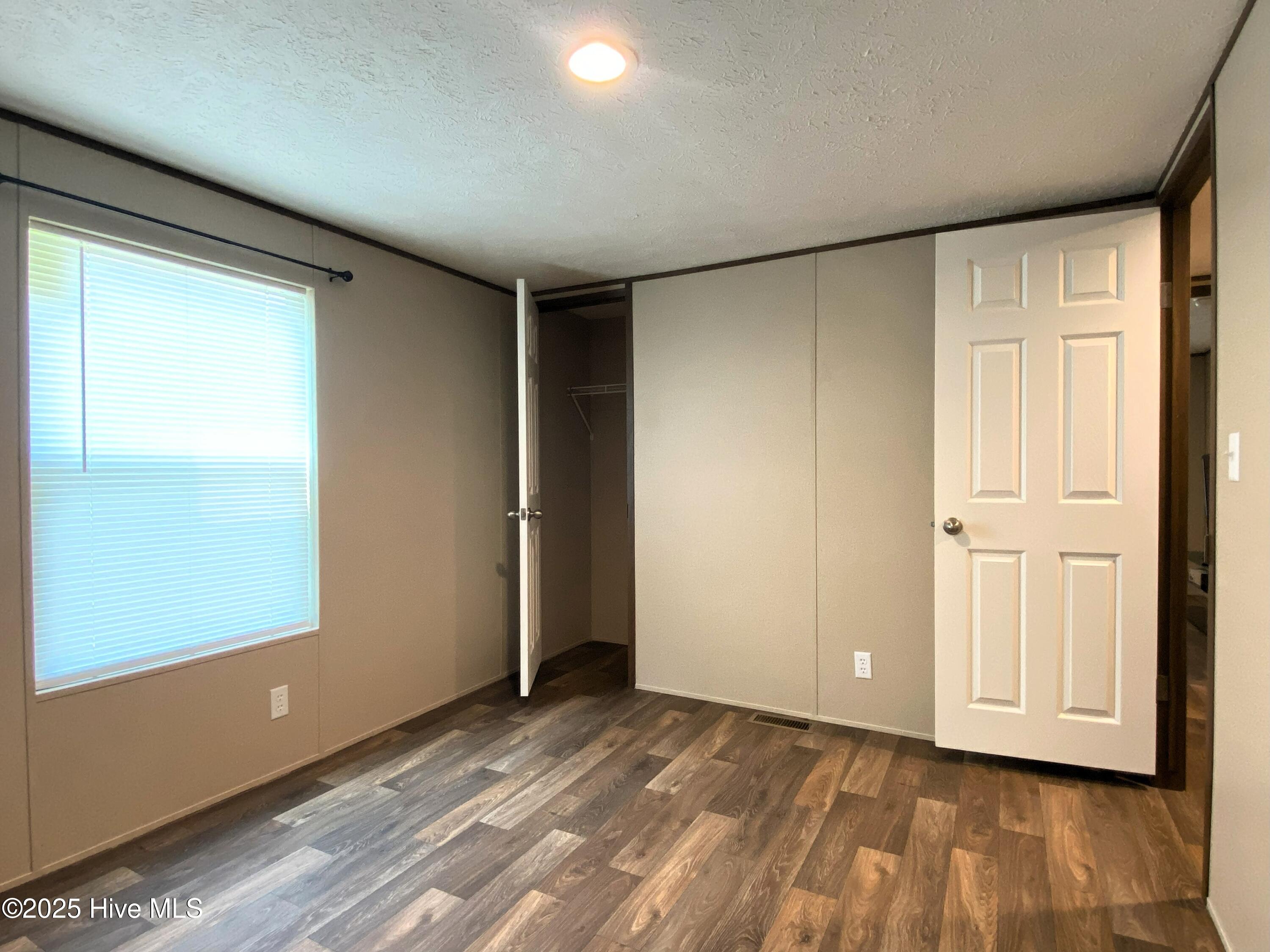 100548374 | Photo 17