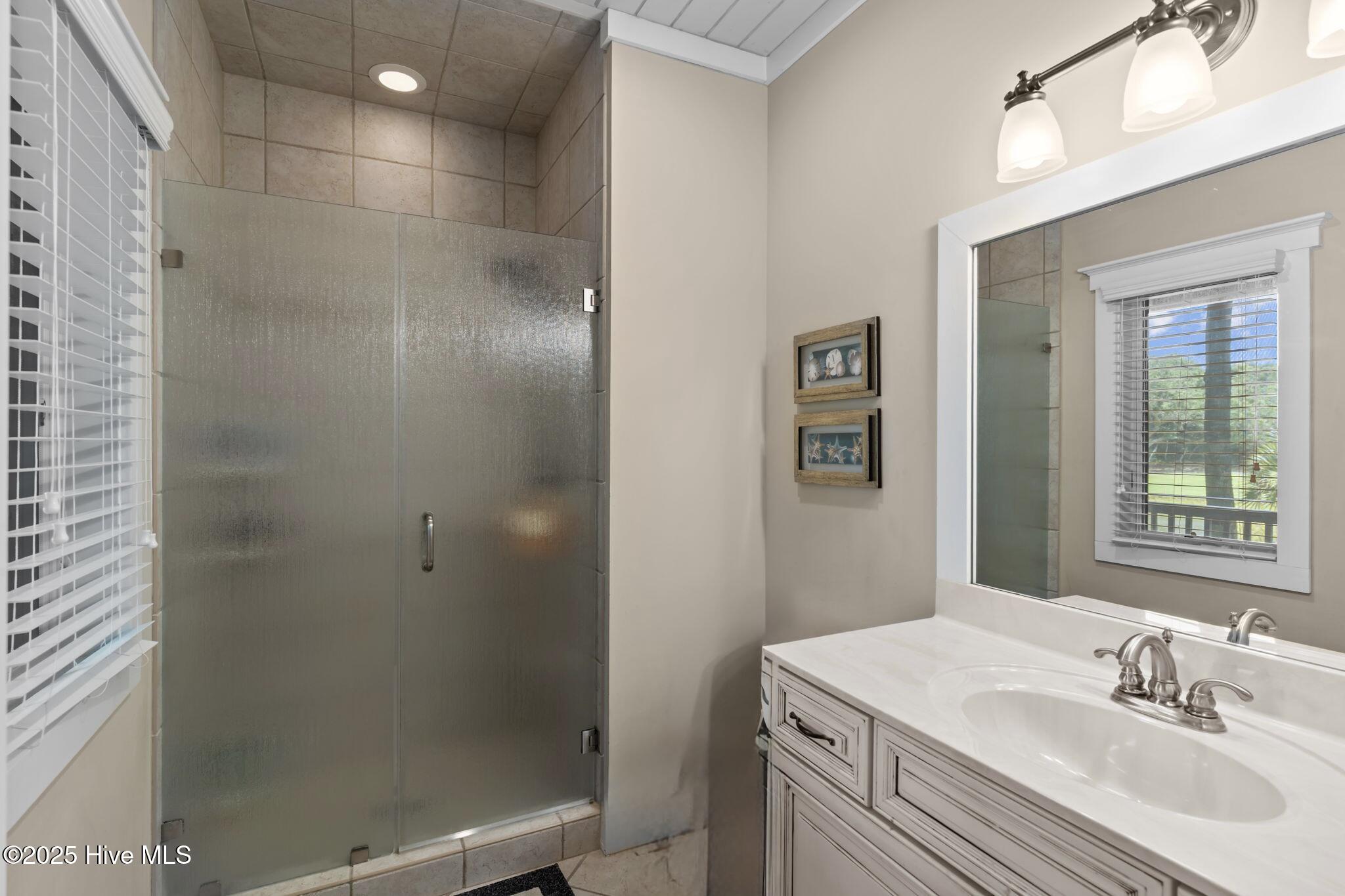 100526734 | Photo 18