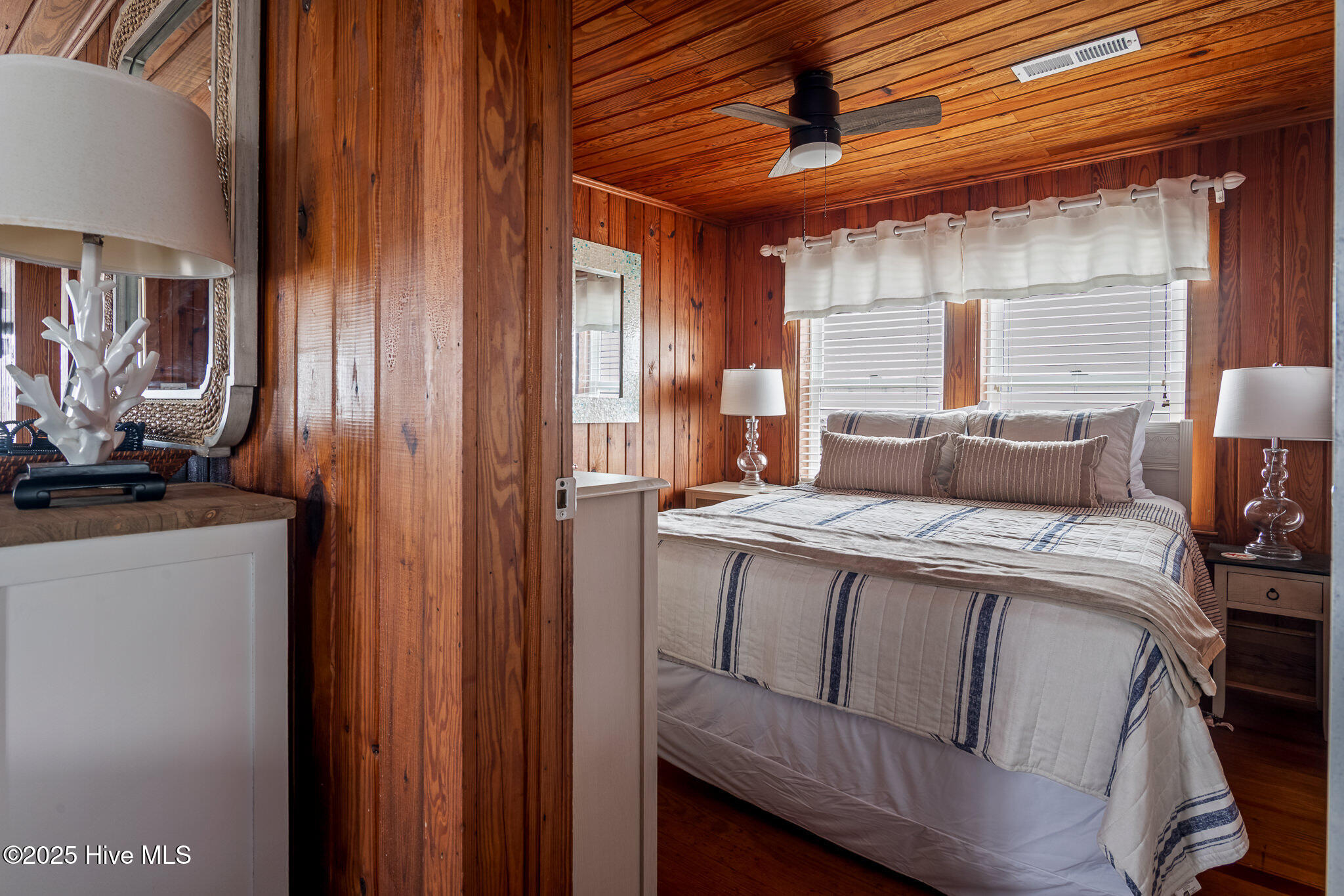 100521832 | Photo 23