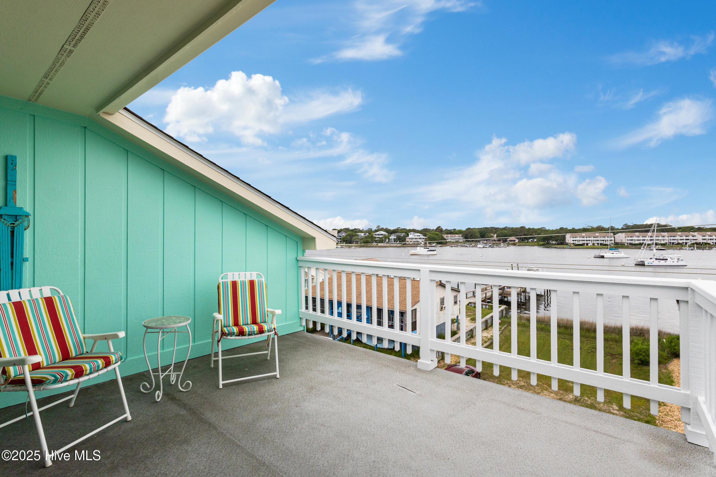 100548535 | Photo 16