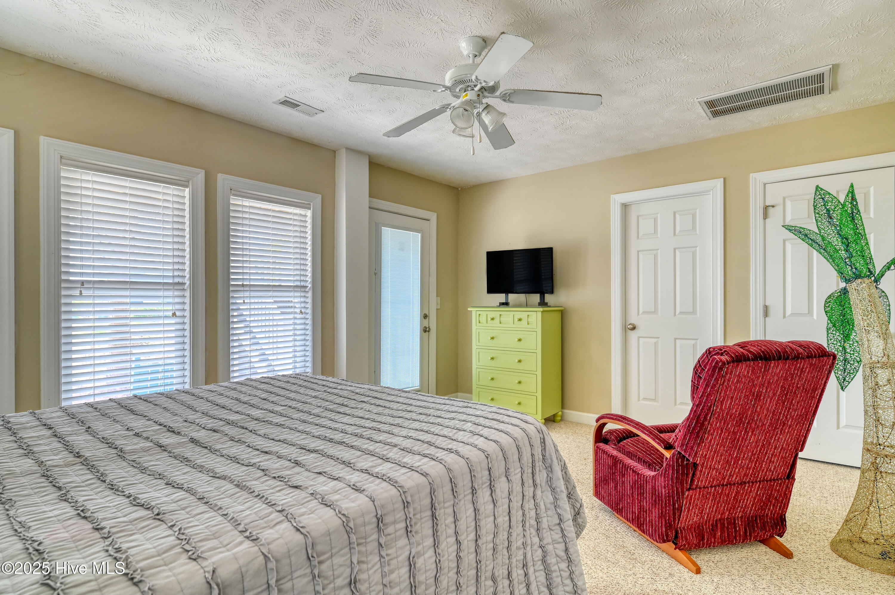 100502638 | Photo 42