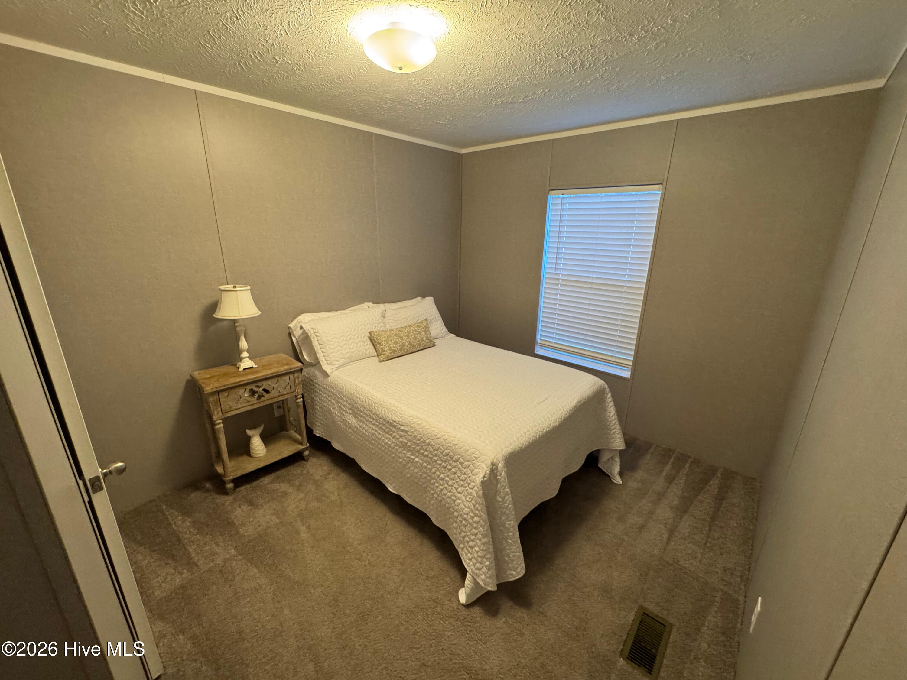 100558875 | Photo 30