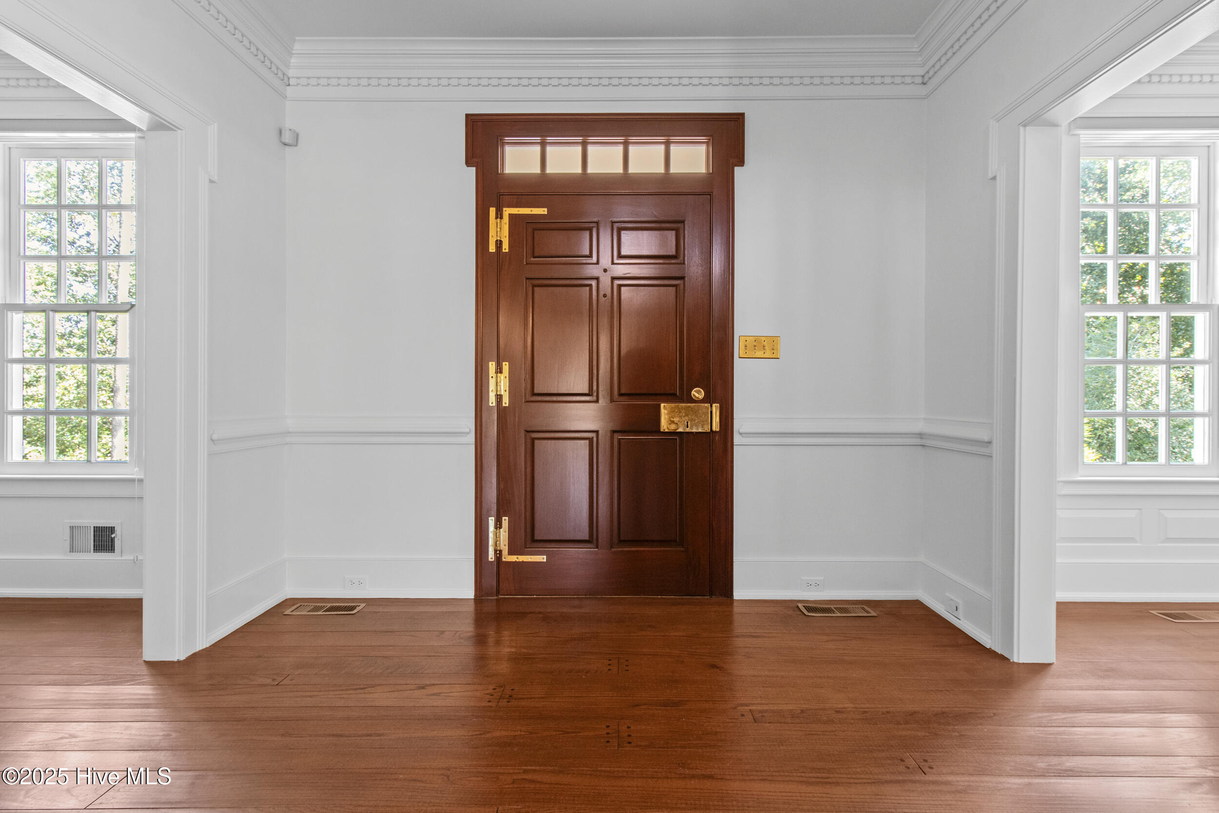 100537664 | Photo 11