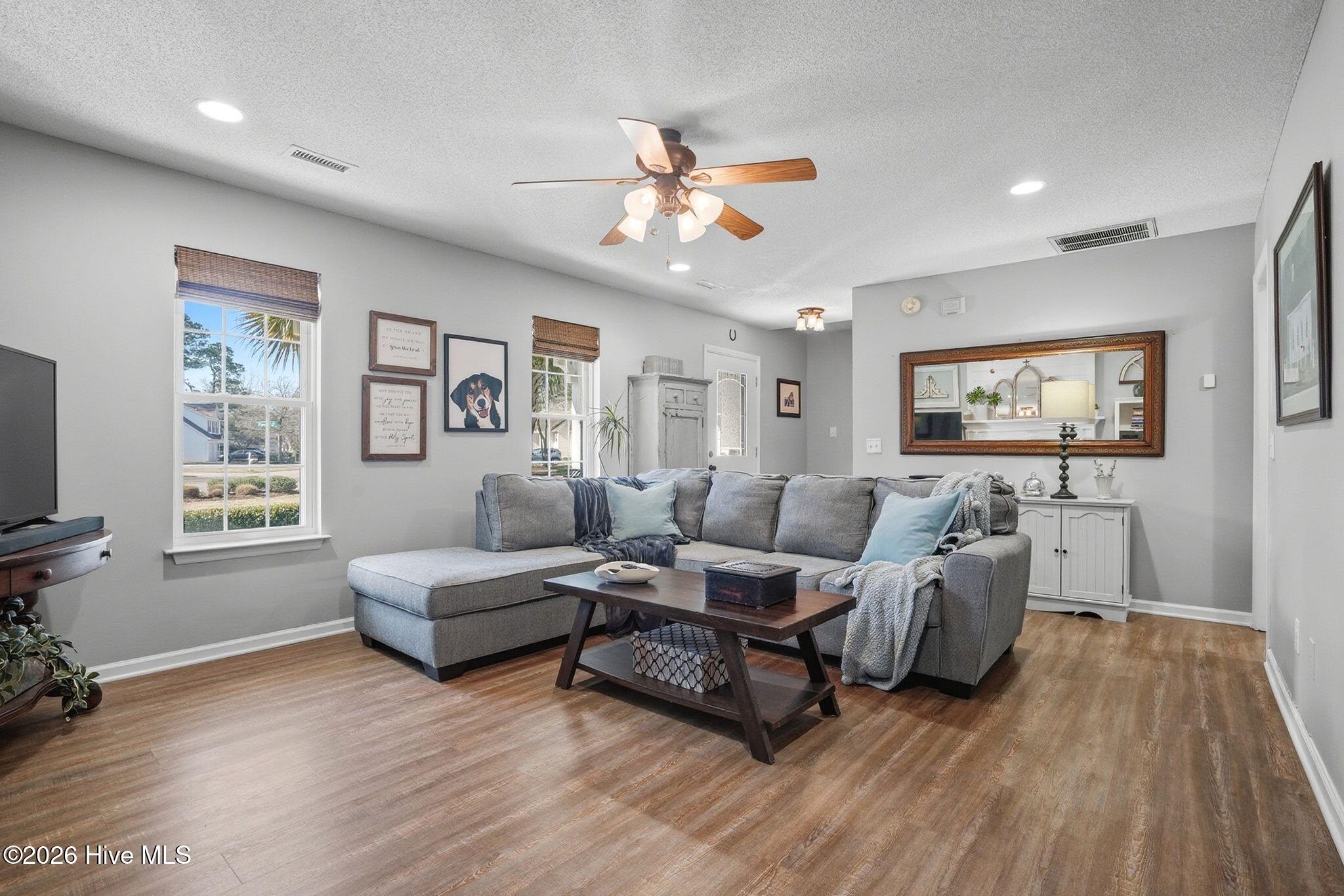 100557423 | Photo 17