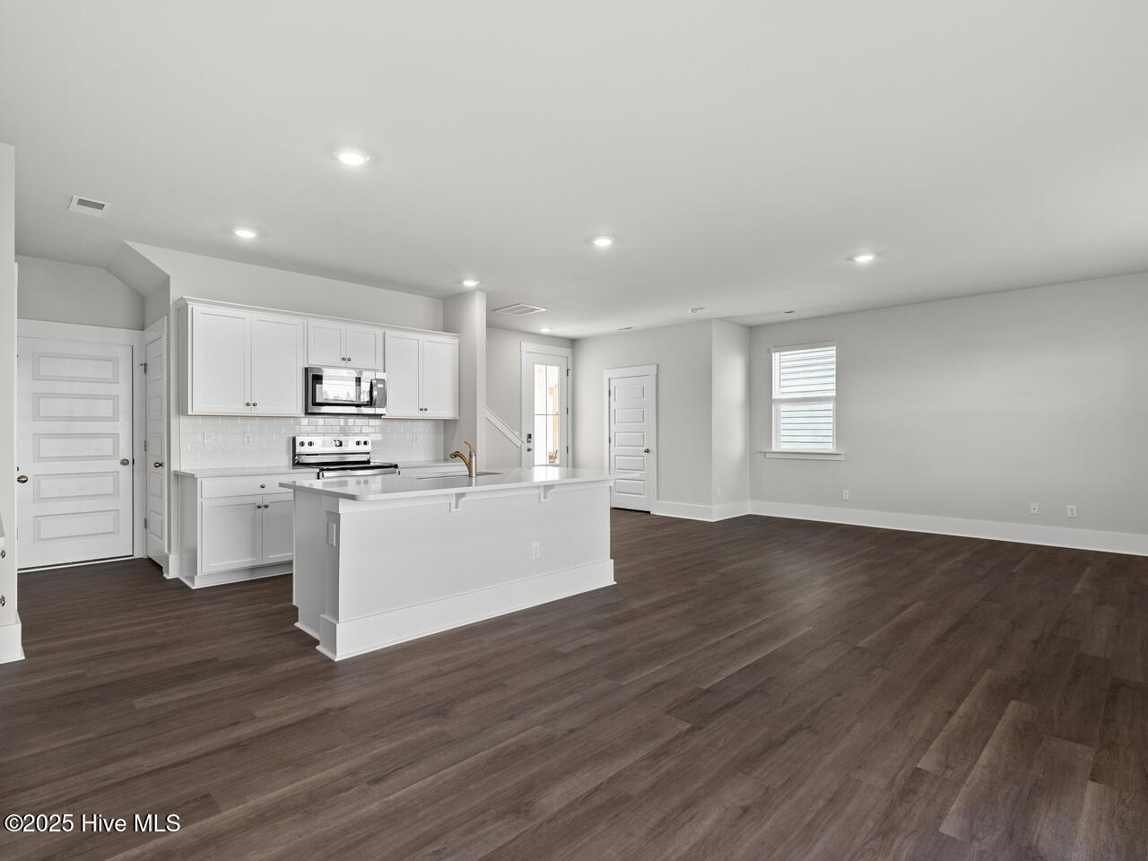 100537145 | Photo 17