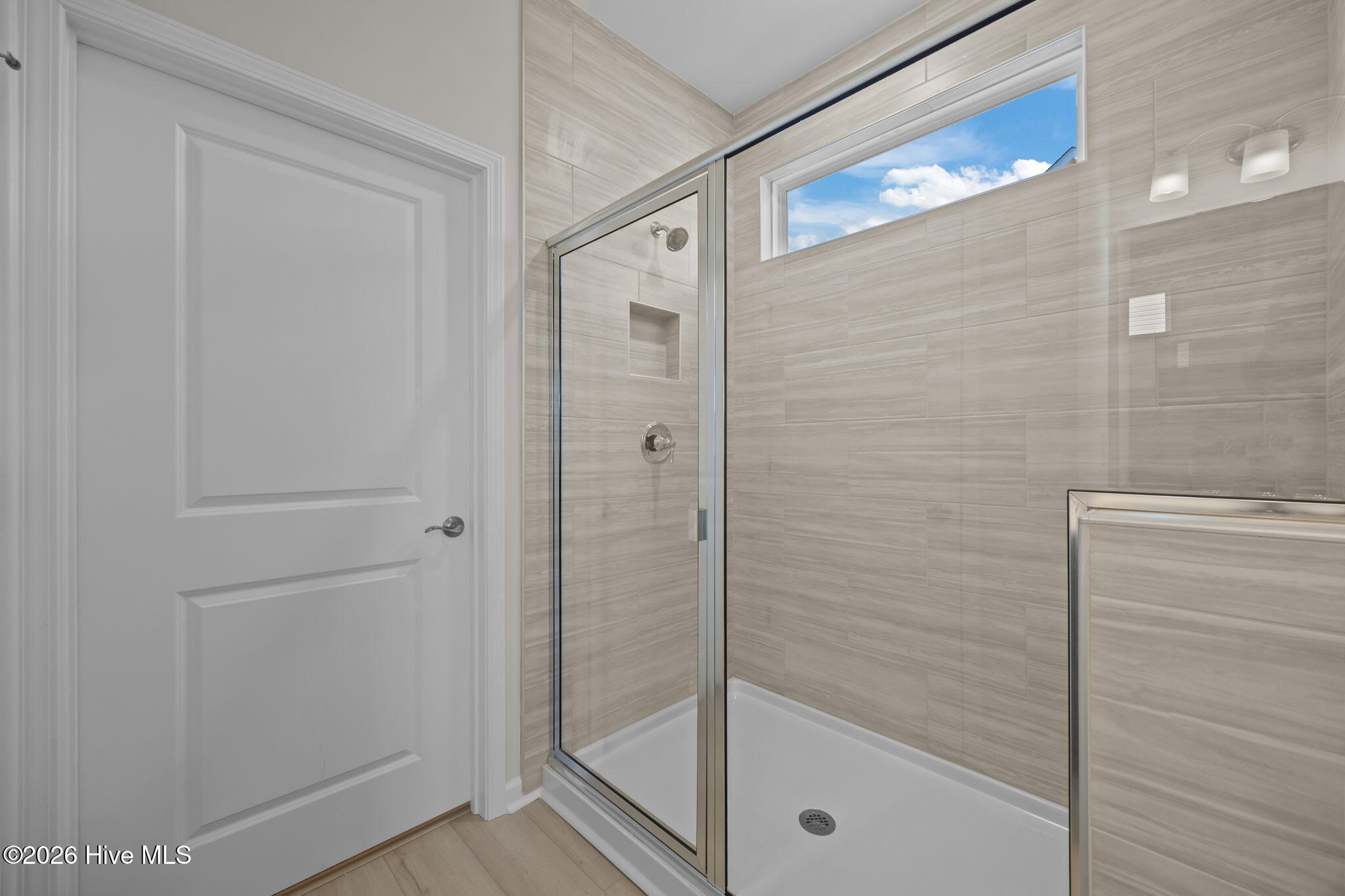 100509950 | Photo 17