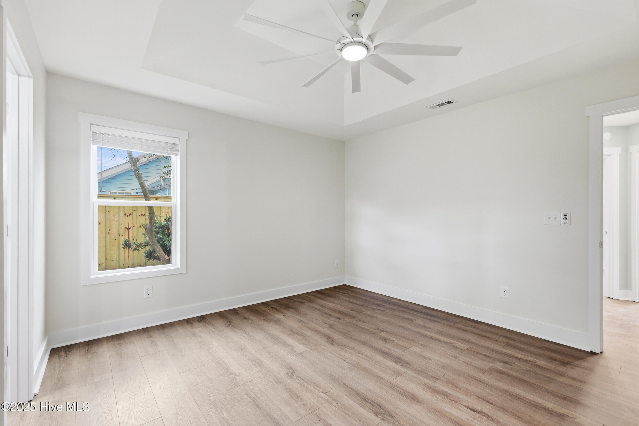 100540559 | Photo 16