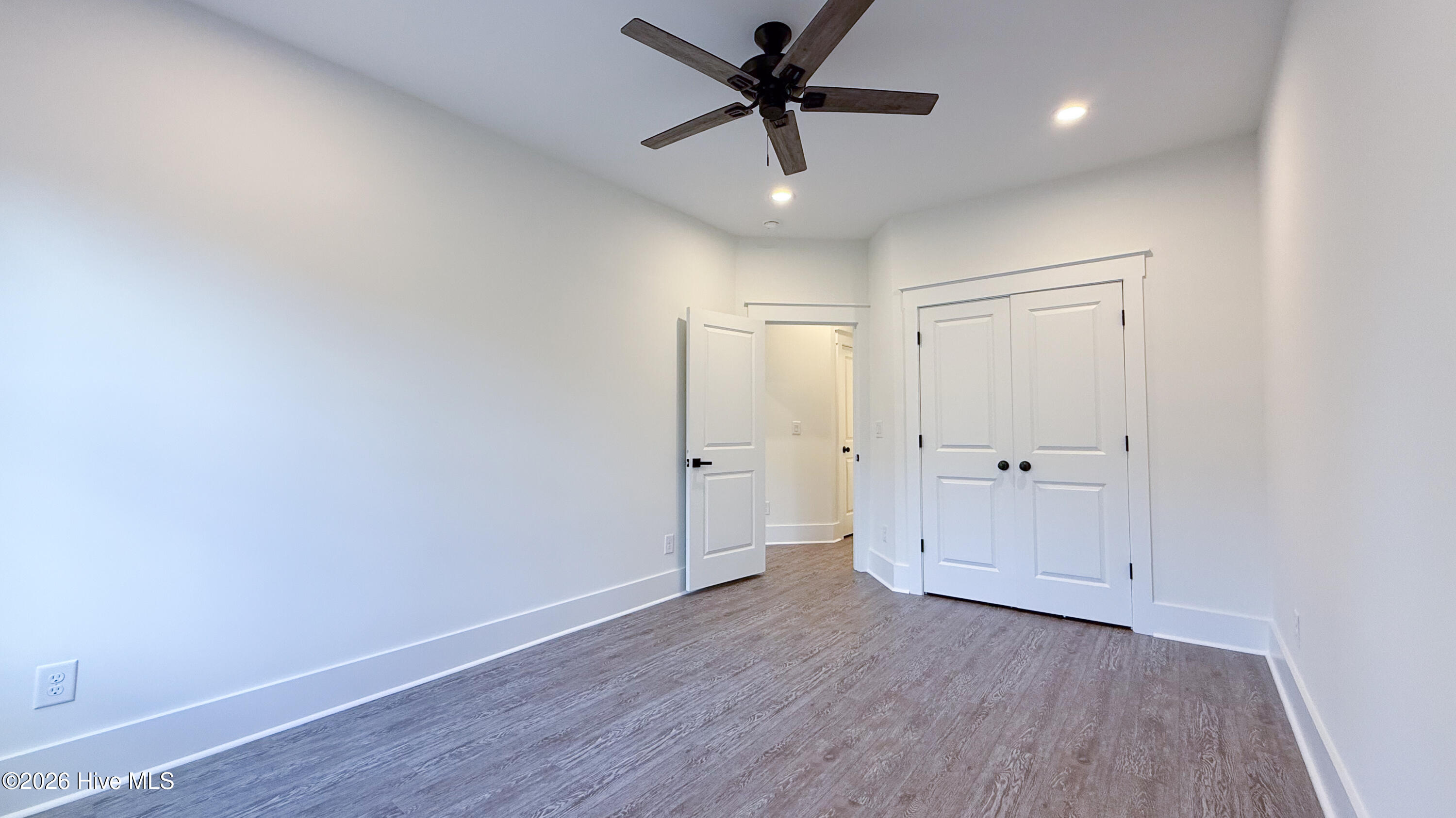 100550170 | Photo 22