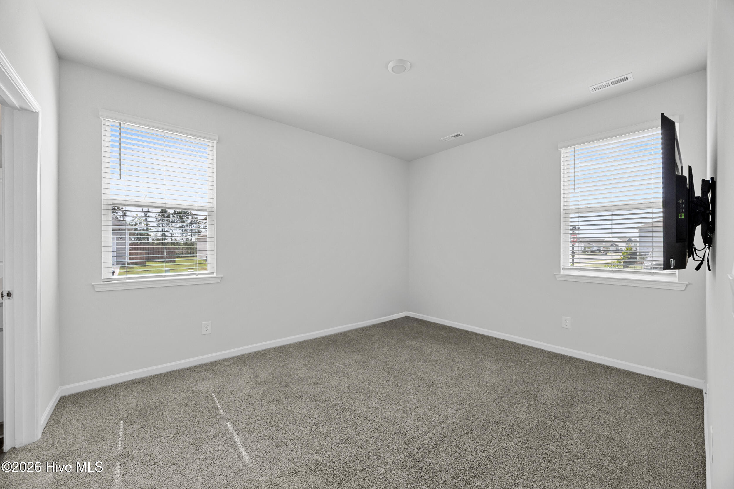 100565485 | Photo 23