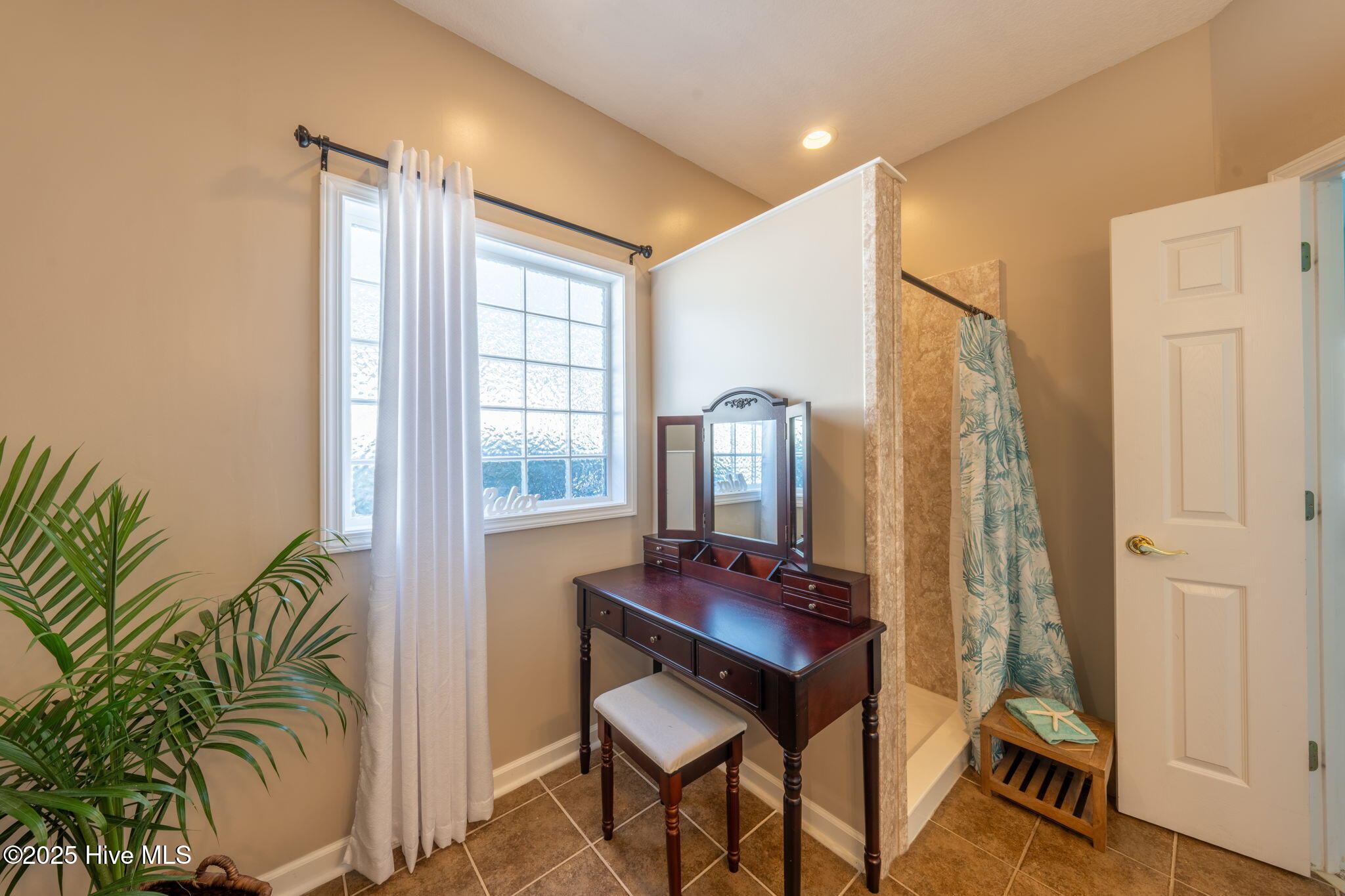 100528554 | Photo 25