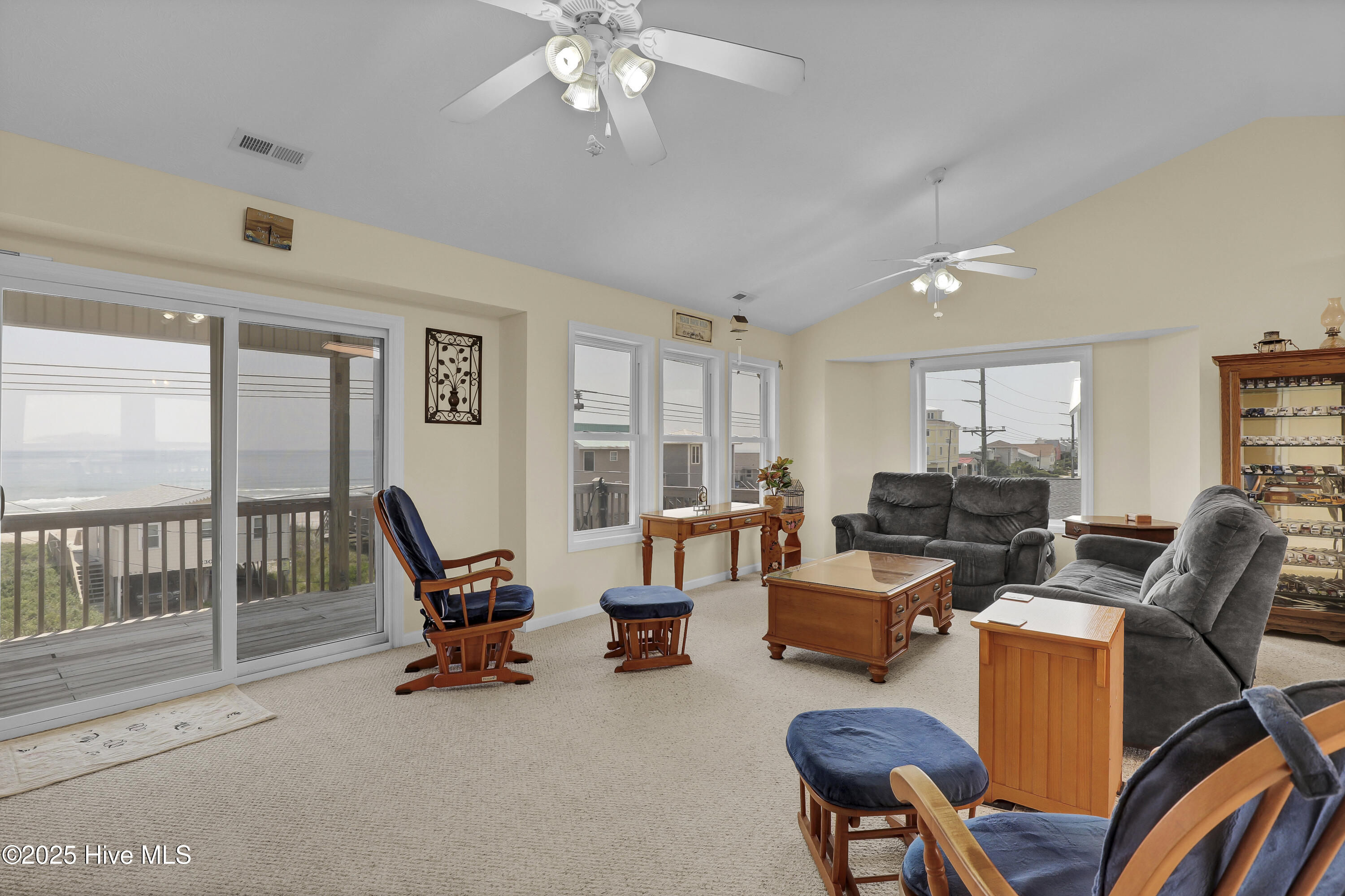 100548712 | Photo 11