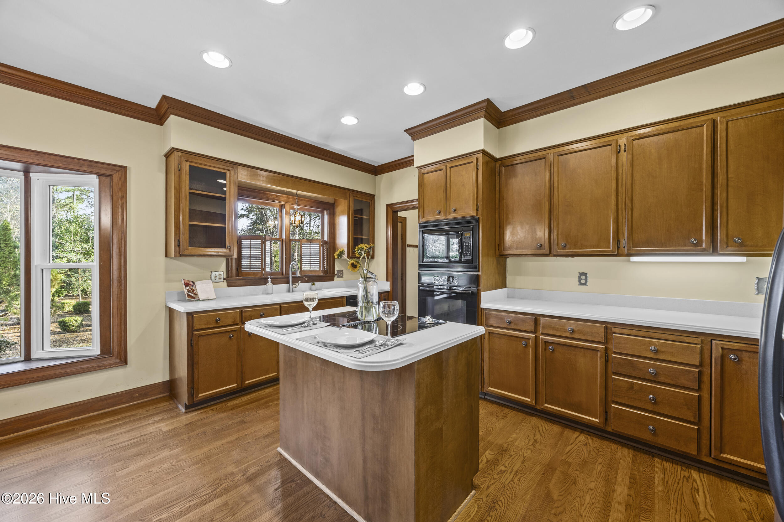 100560704 | Photo 23