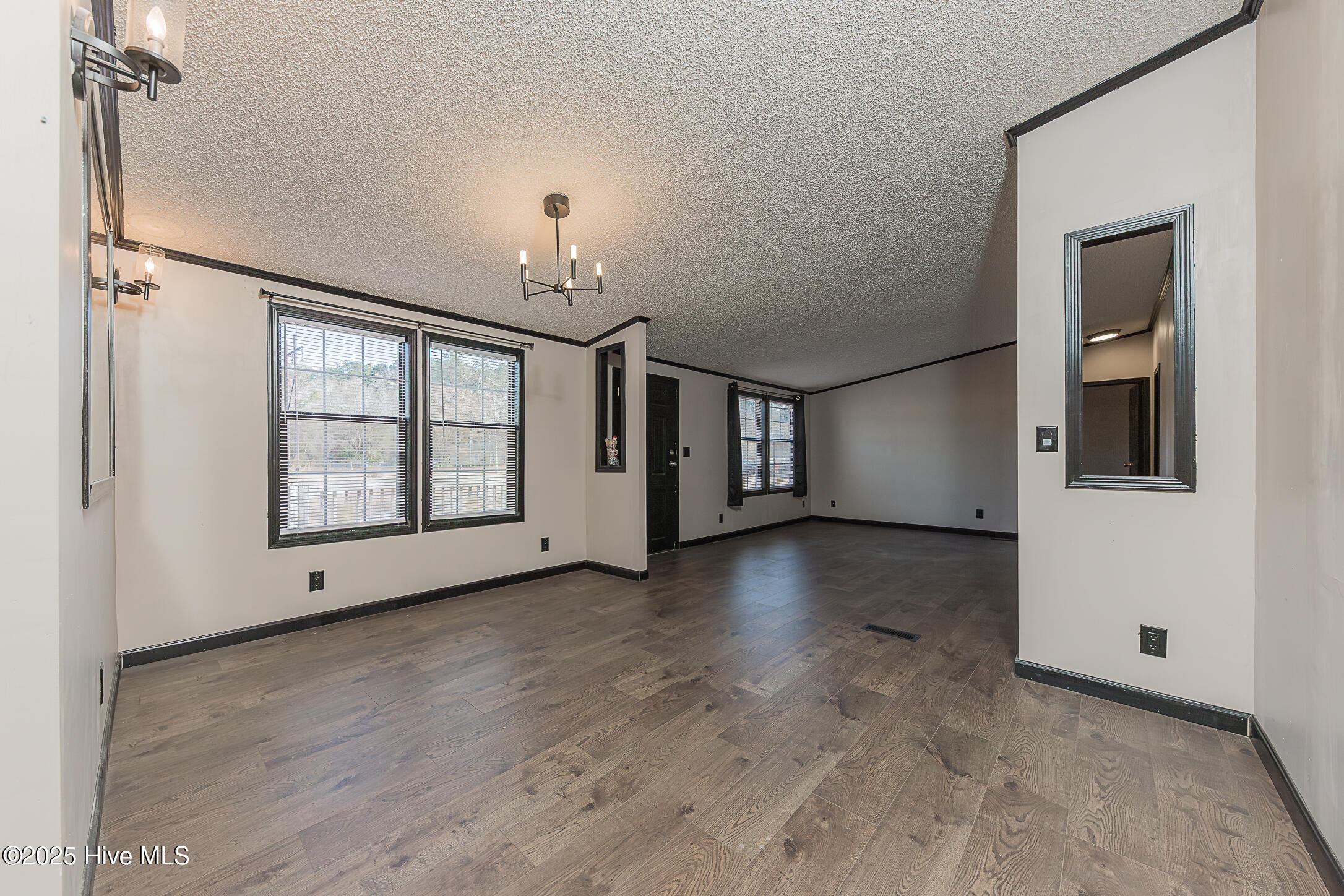 100546784 | Photo 13