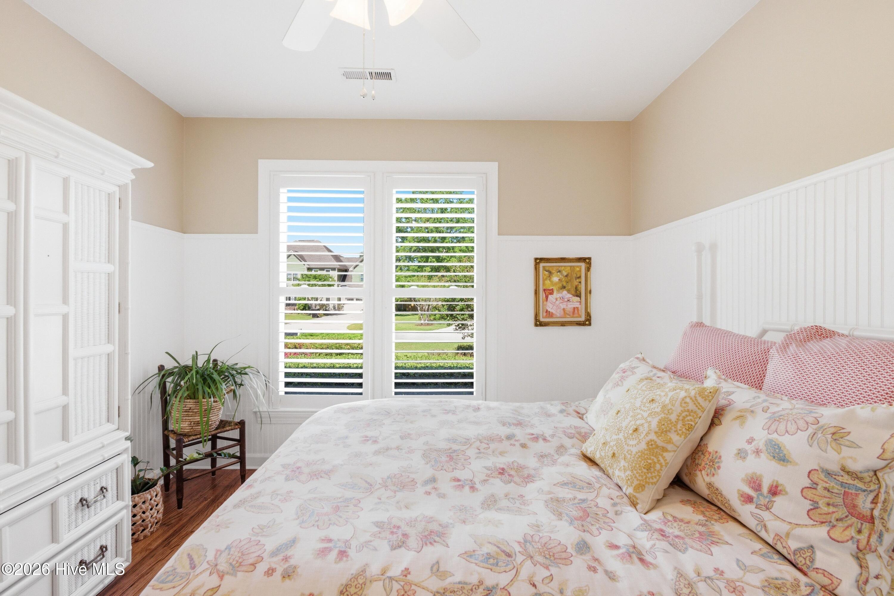 100568689 | Photo 40