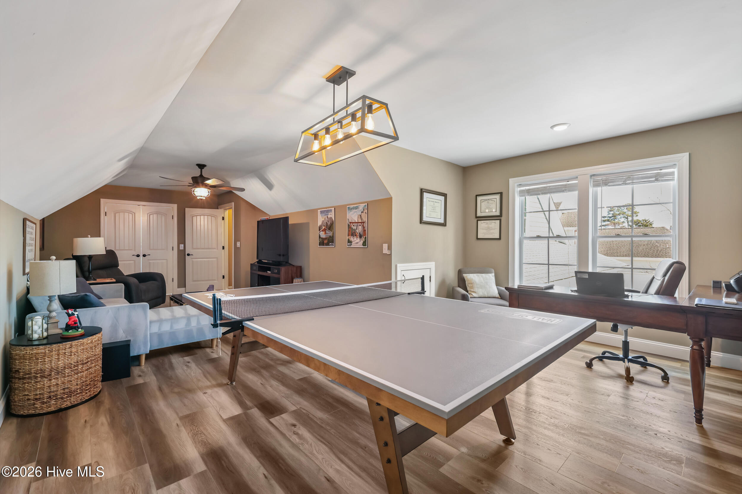 100554068 | Photo 43