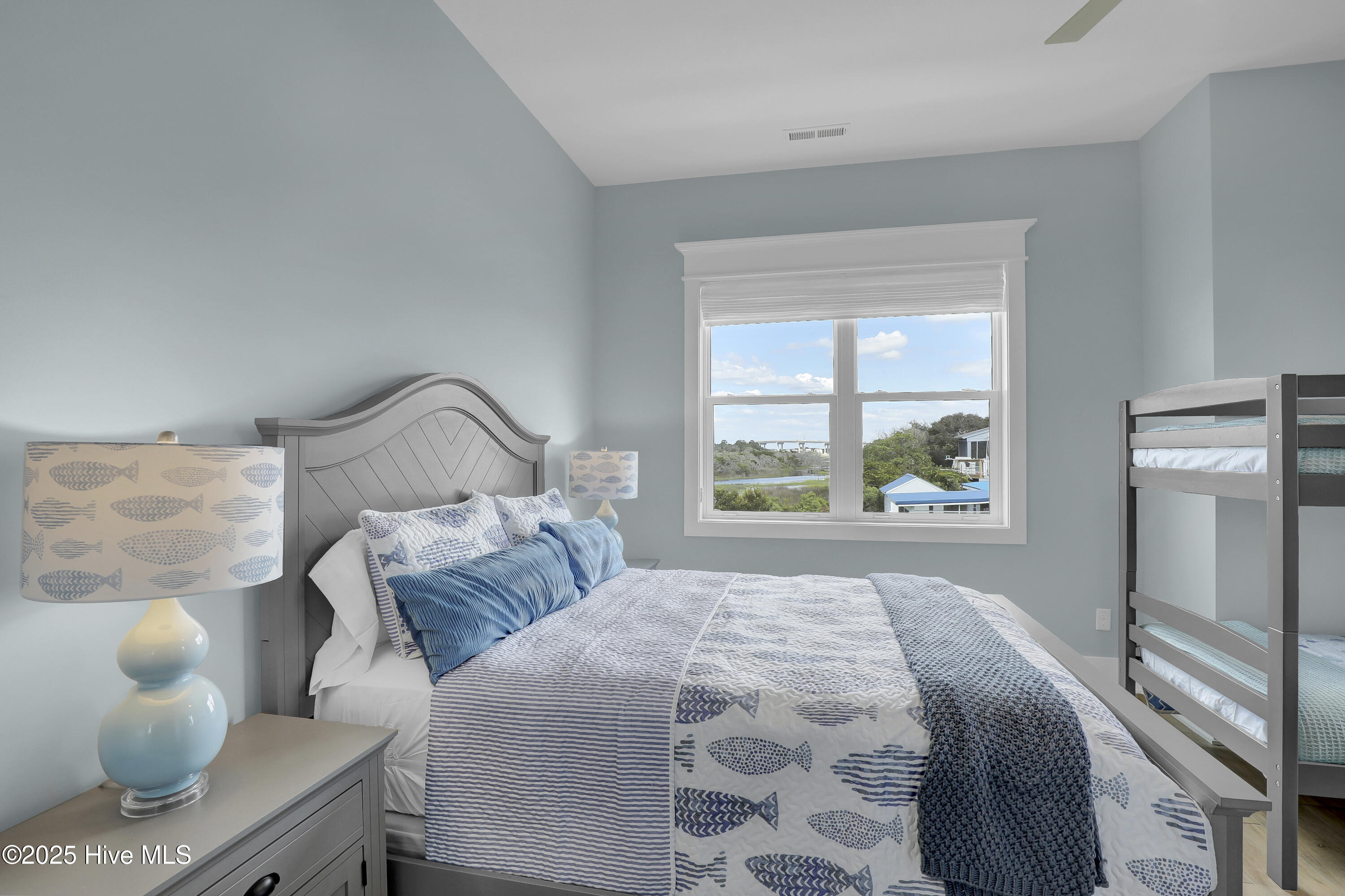 100555615 | Photo 26