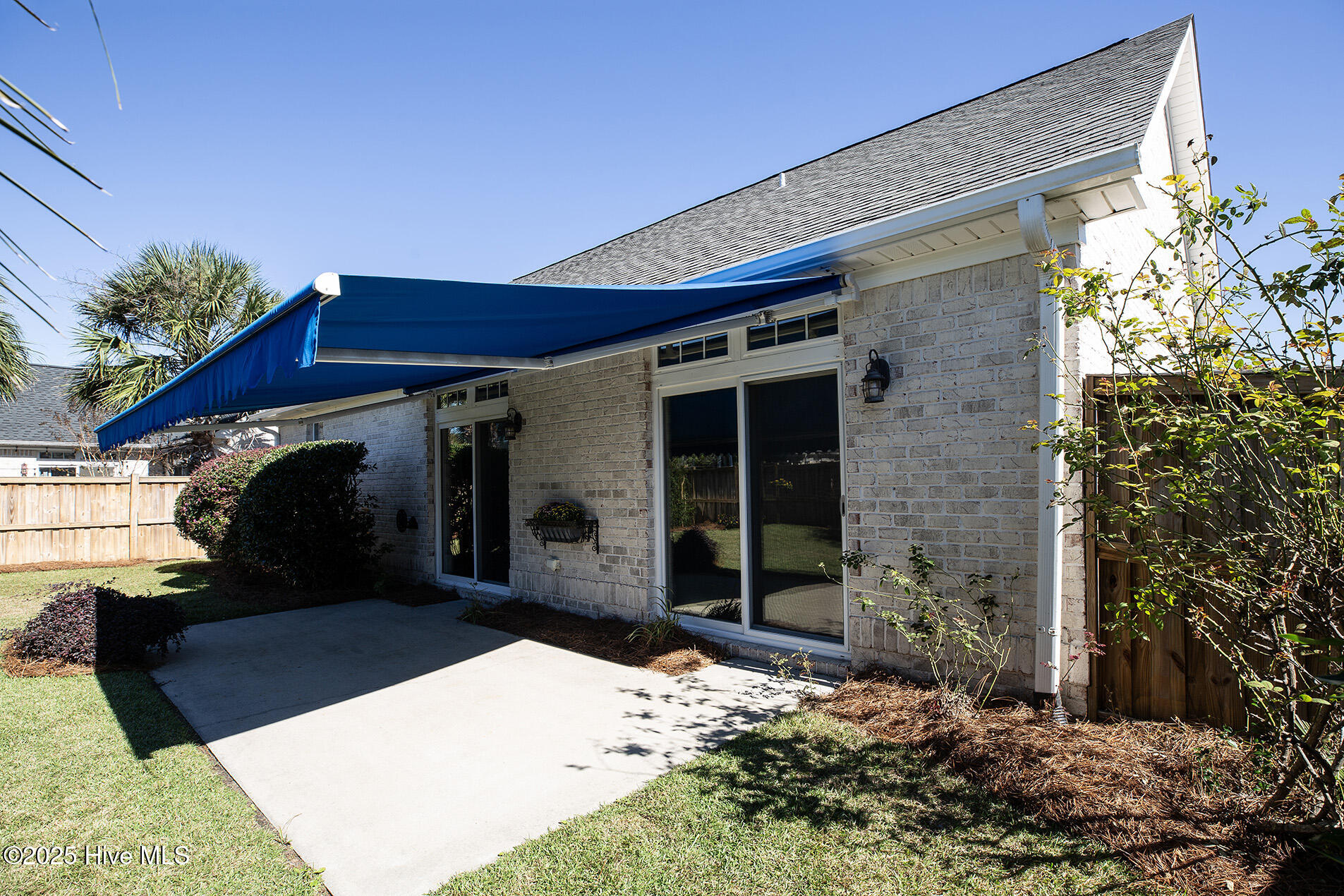 100537210 | Photo 35