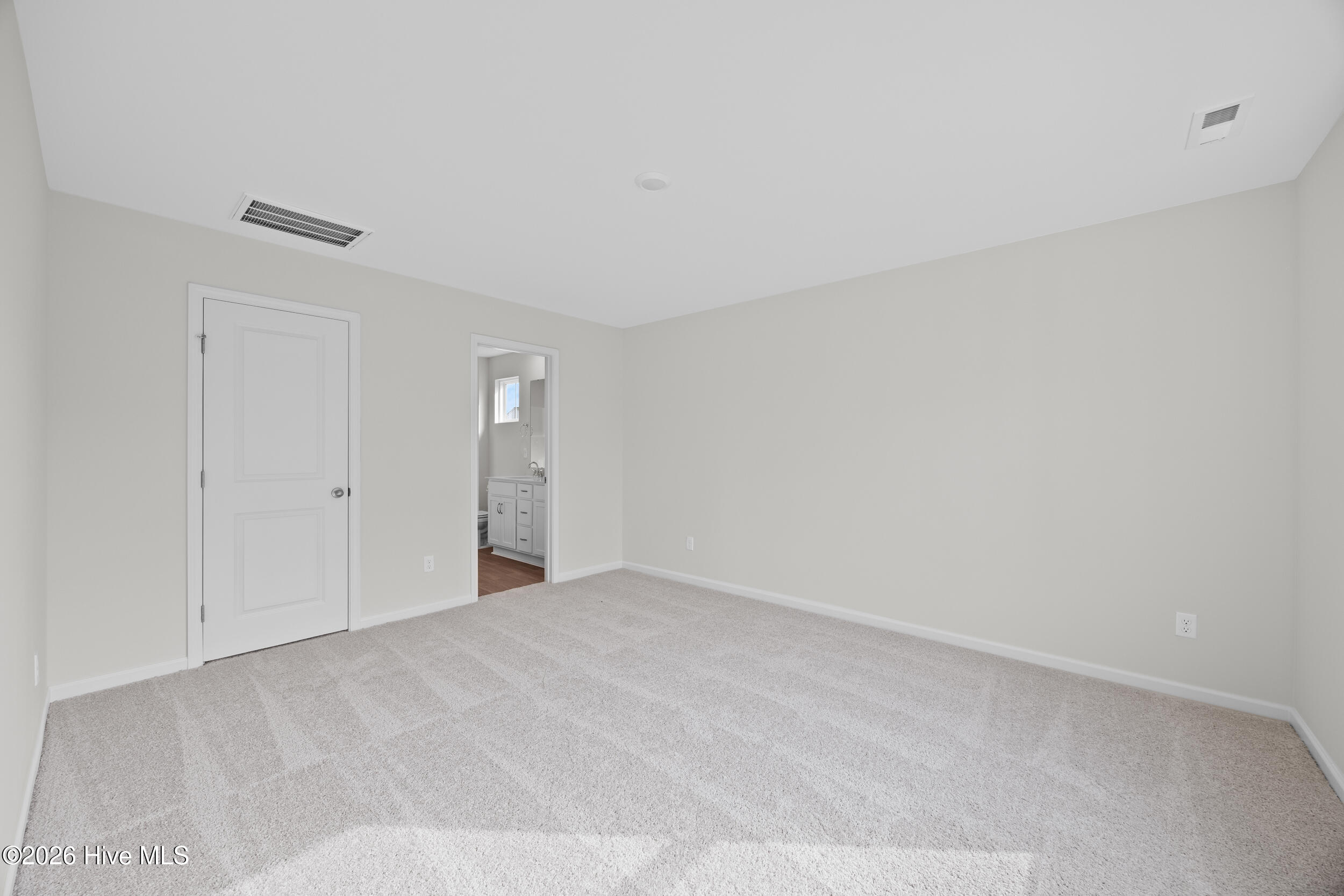 100562600 | Photo 13