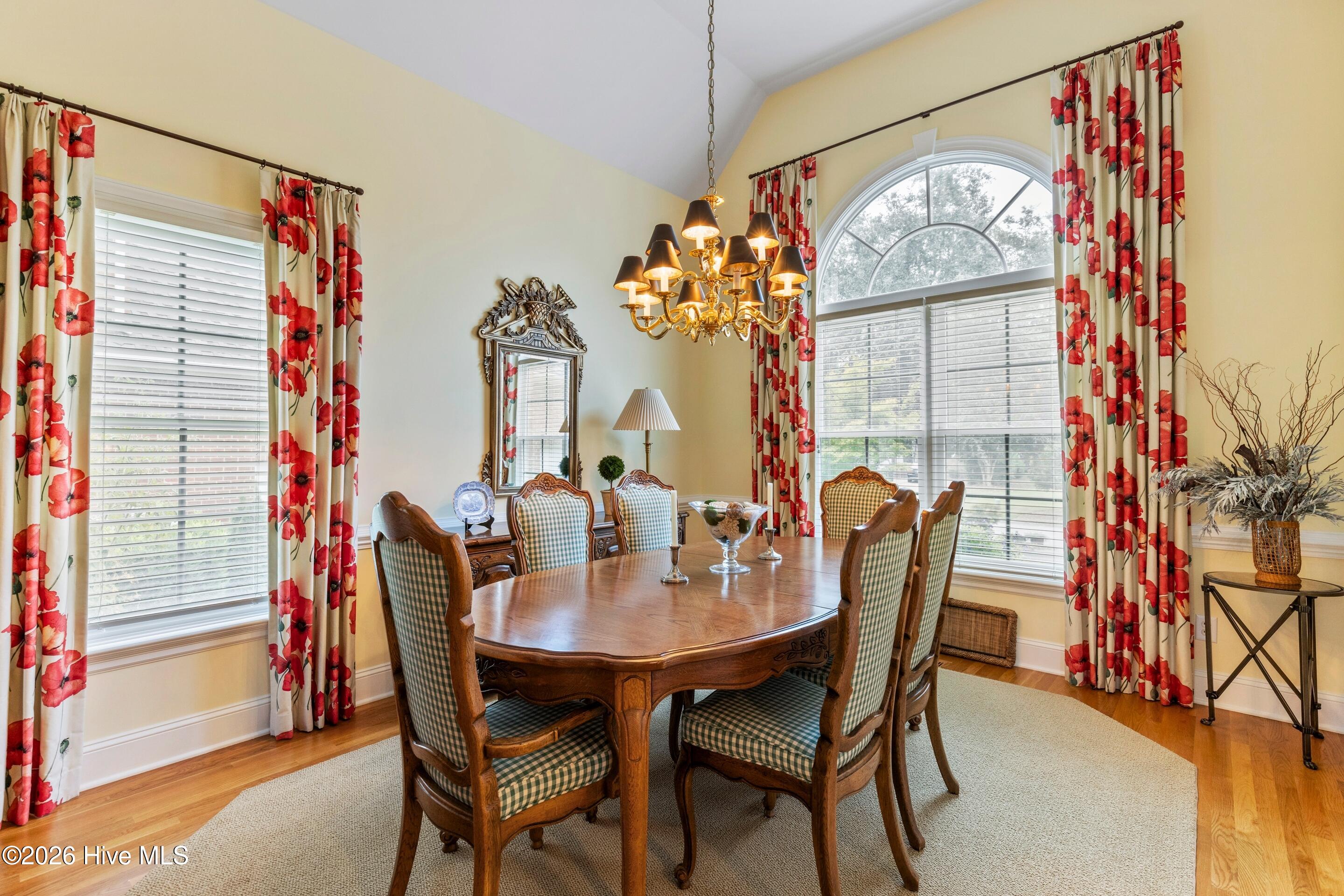 100562190 | Photo 29