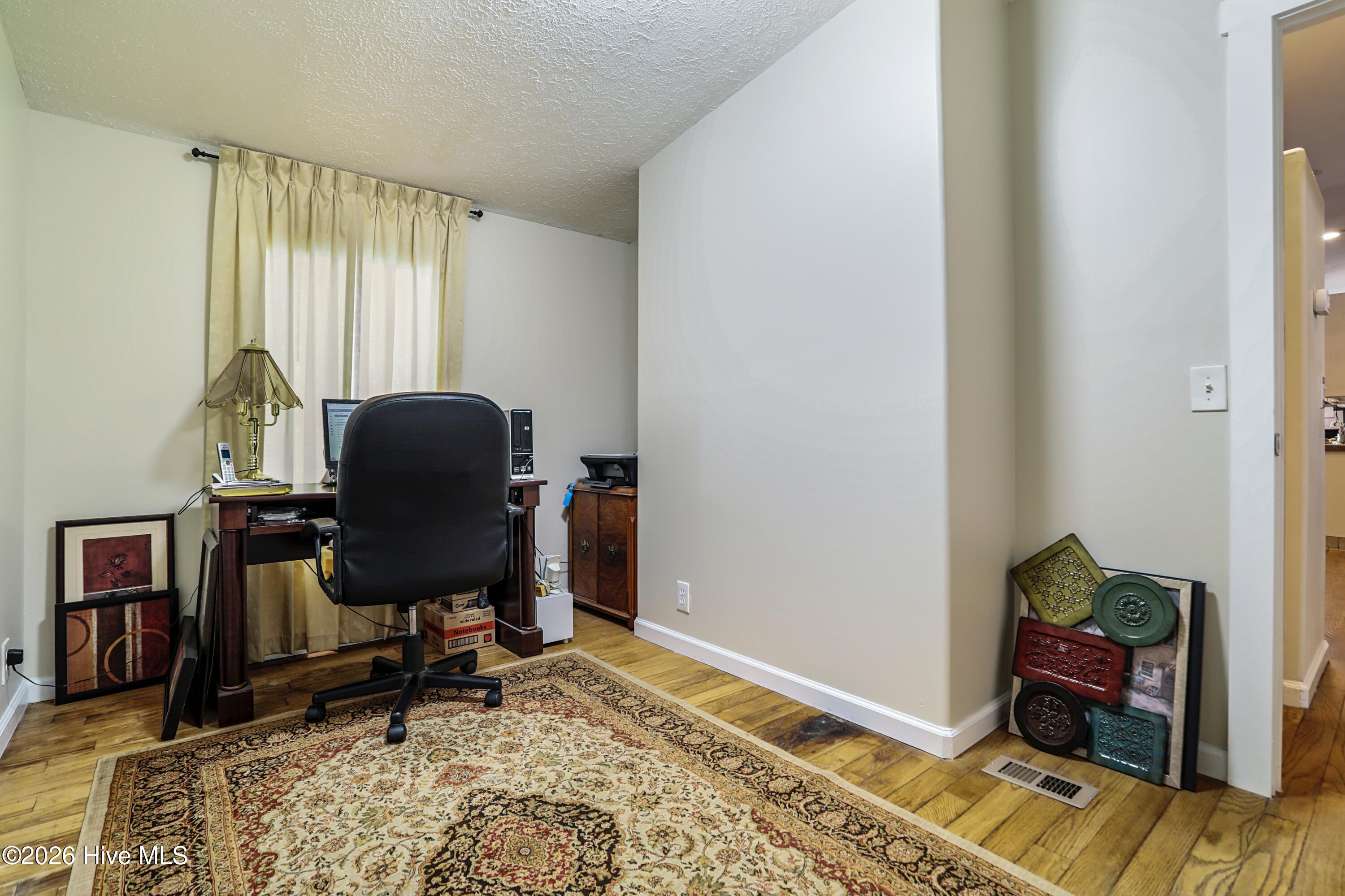 100568147 | Photo 24