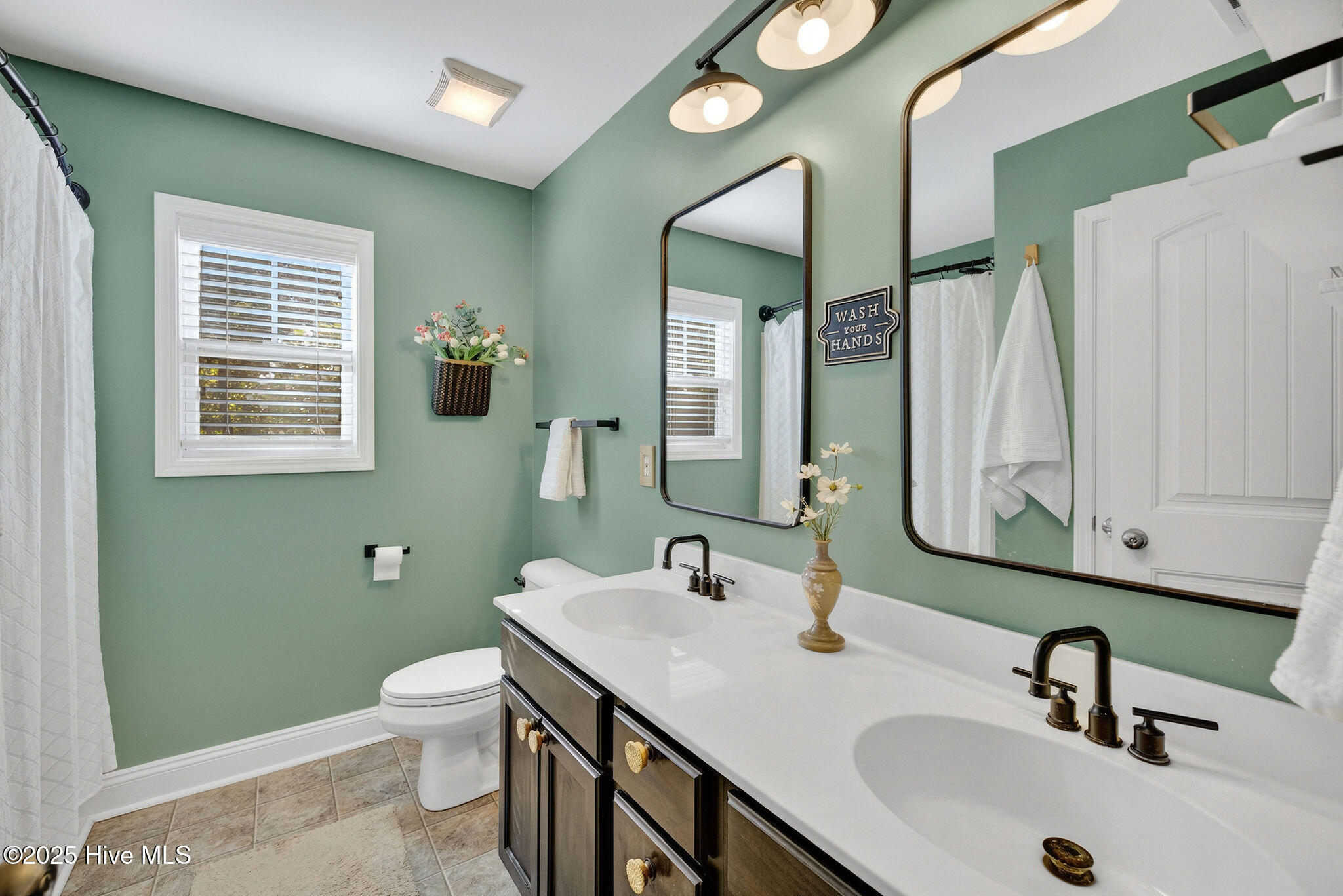 100539935 | Photo 17