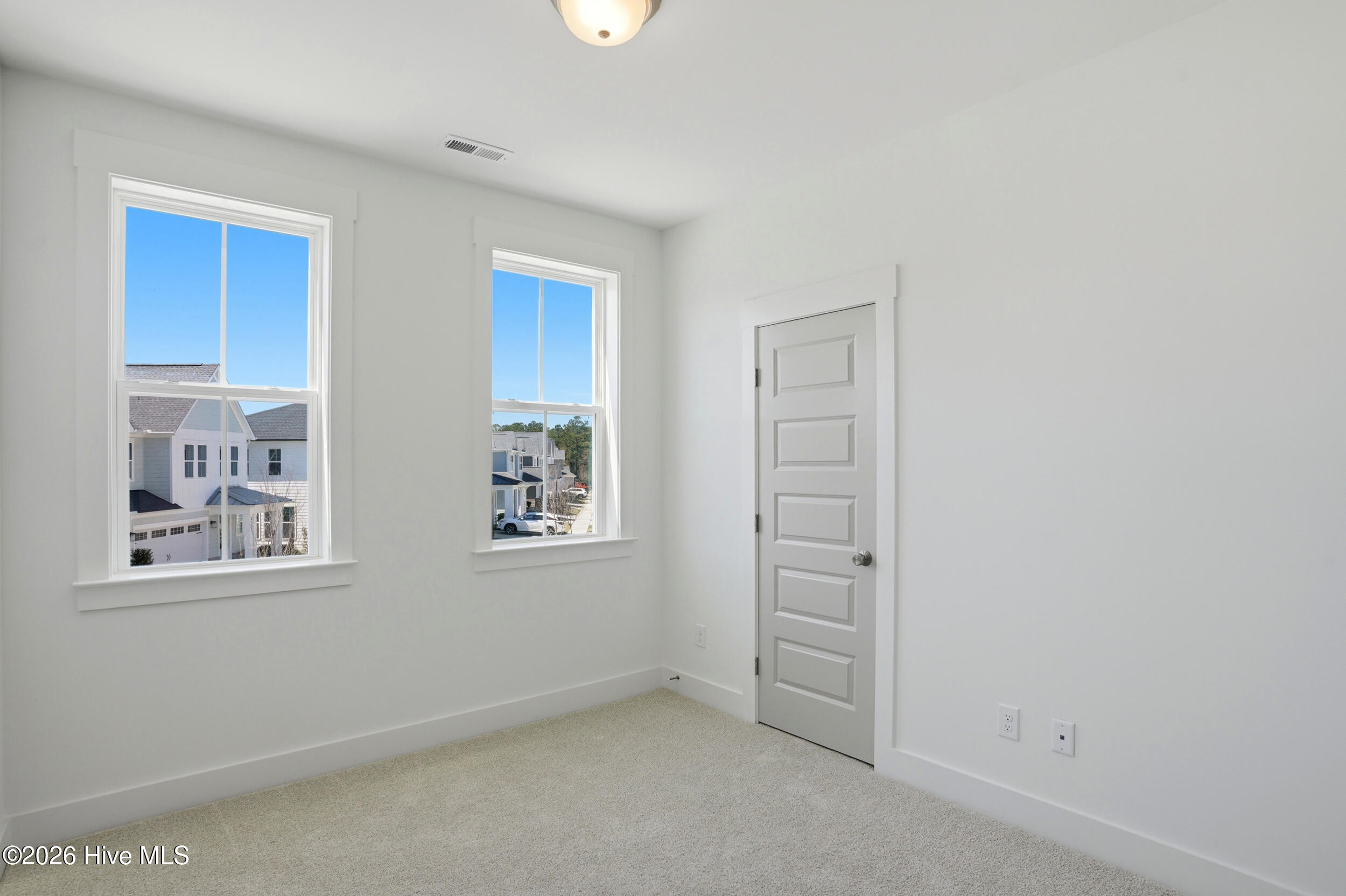 100561553 | Photo 24