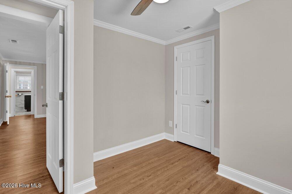 100562072 | Photo 30