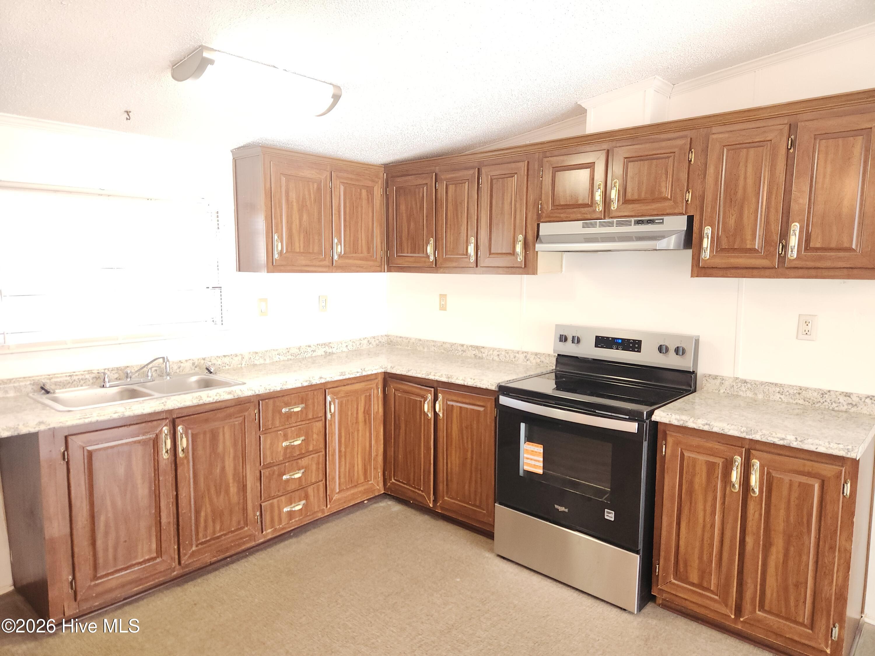 100550043 | Photo 11