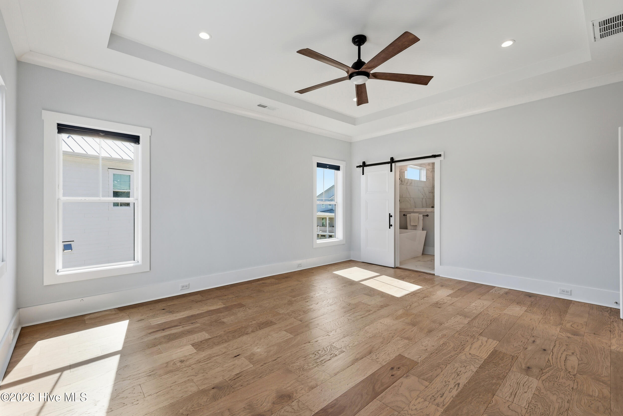 100553970 | Photo 40