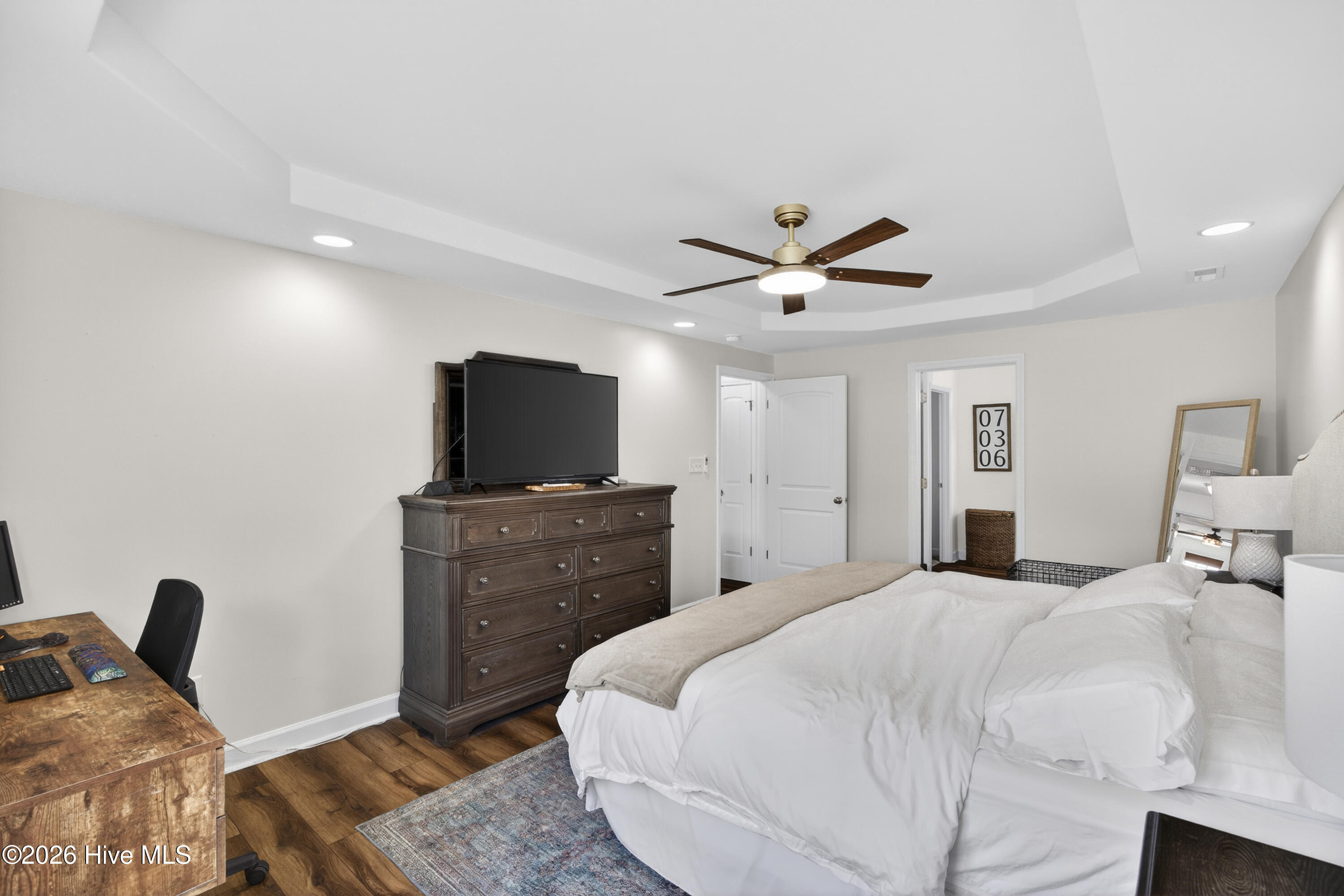 100565225 | Photo 45