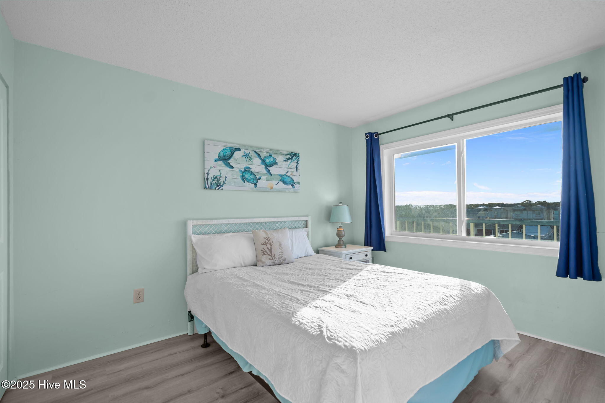 100570522 | Photo 24