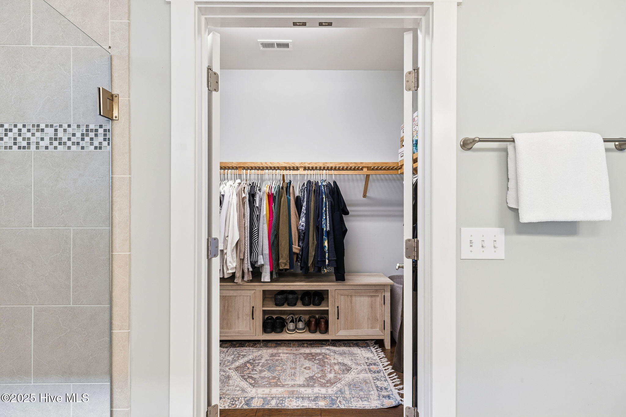 100540191 | Photo 30