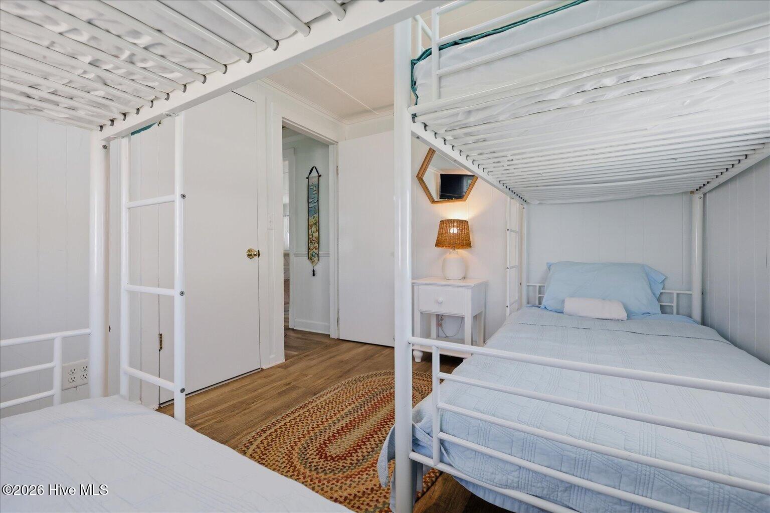 100568909 | Photo 33