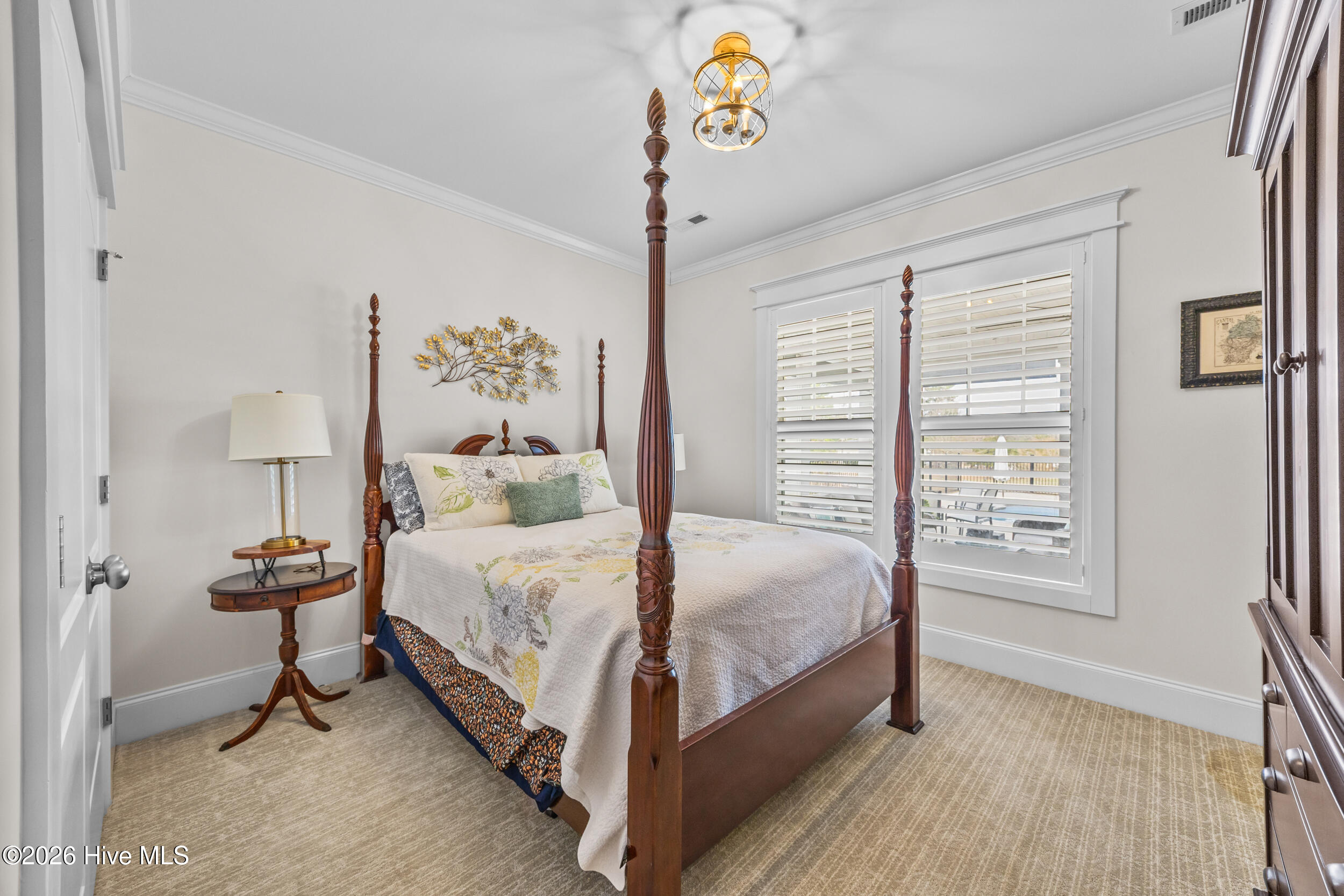 100562182 | Photo 29