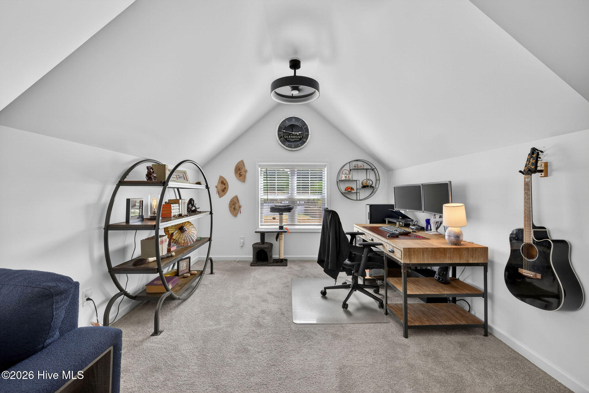 100569620 | Photo 23