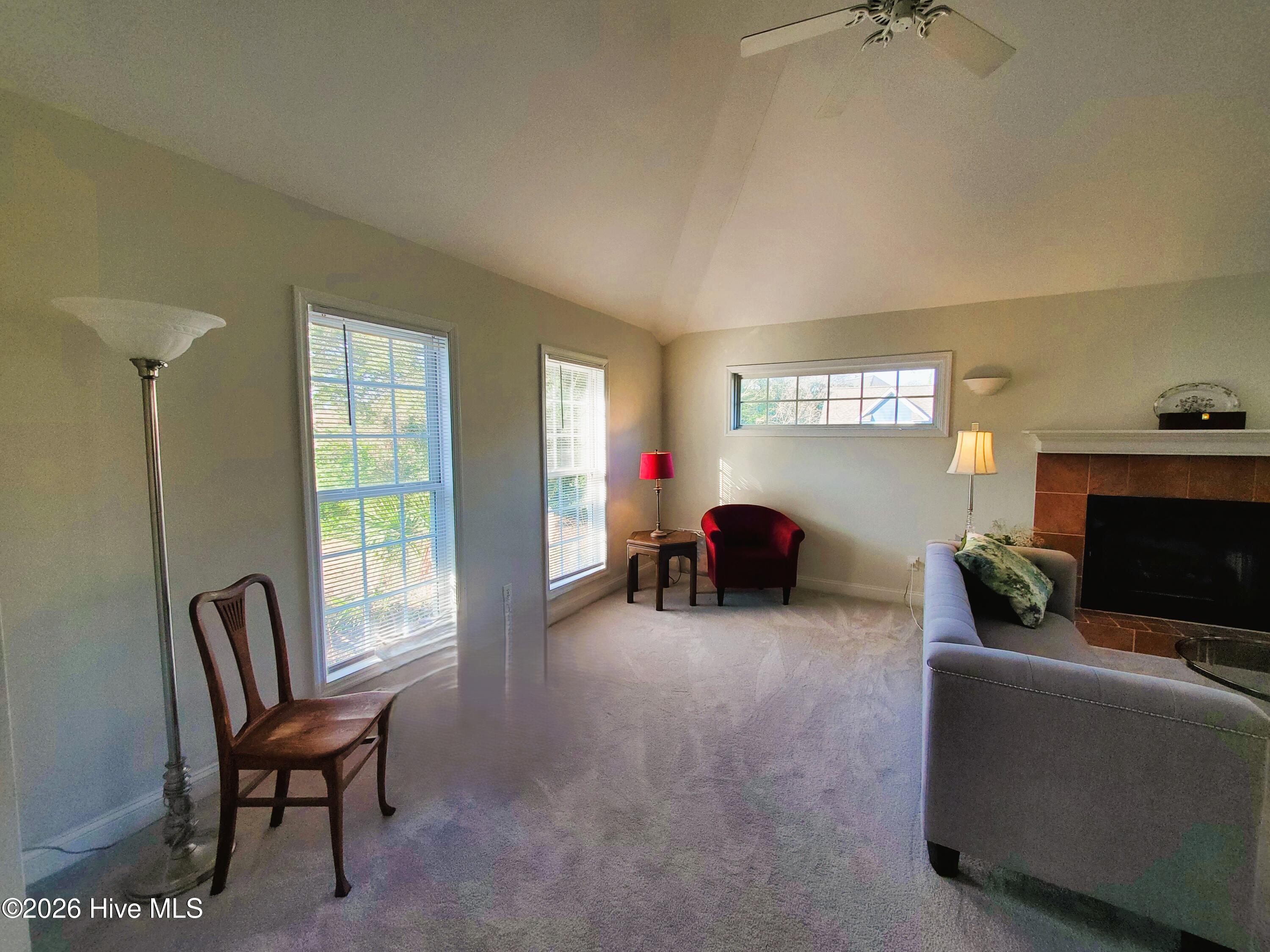 100560491 | Photo 18