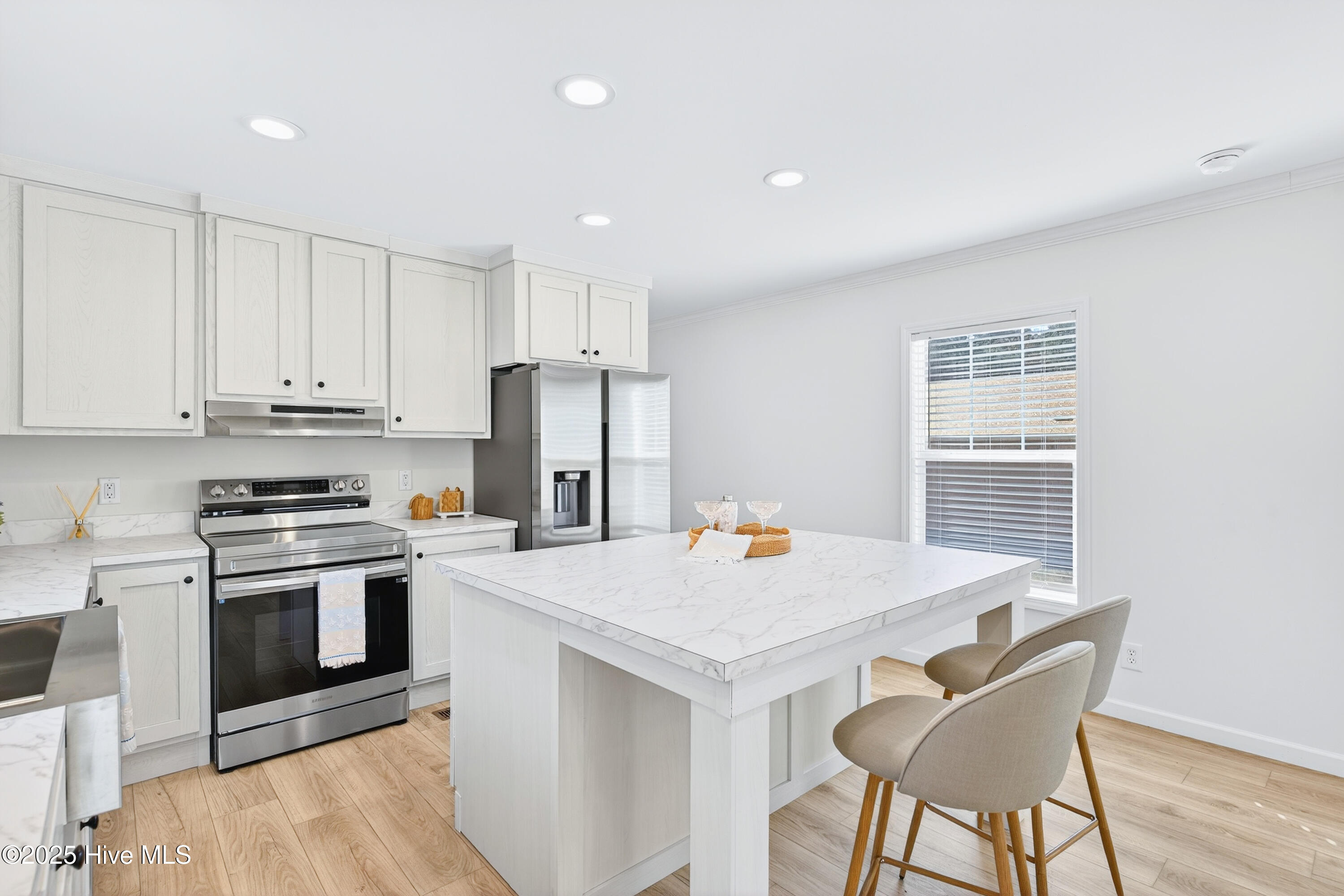 100542512 | Photo 14