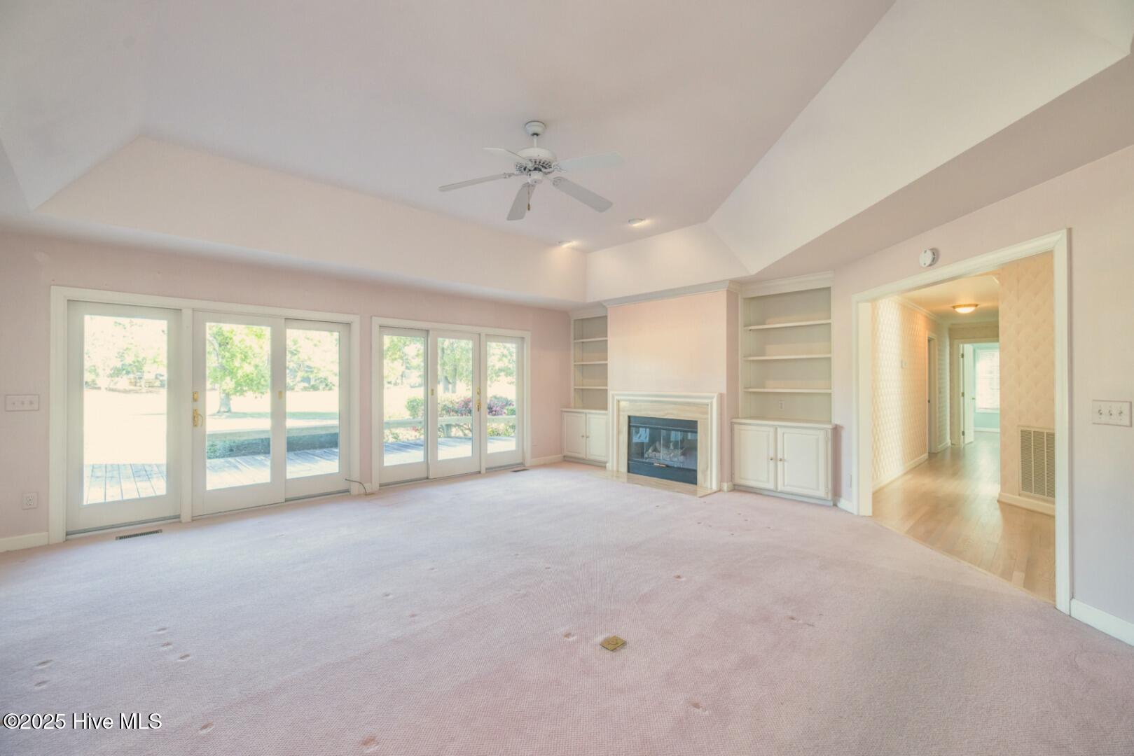 100544810 | Photo 14