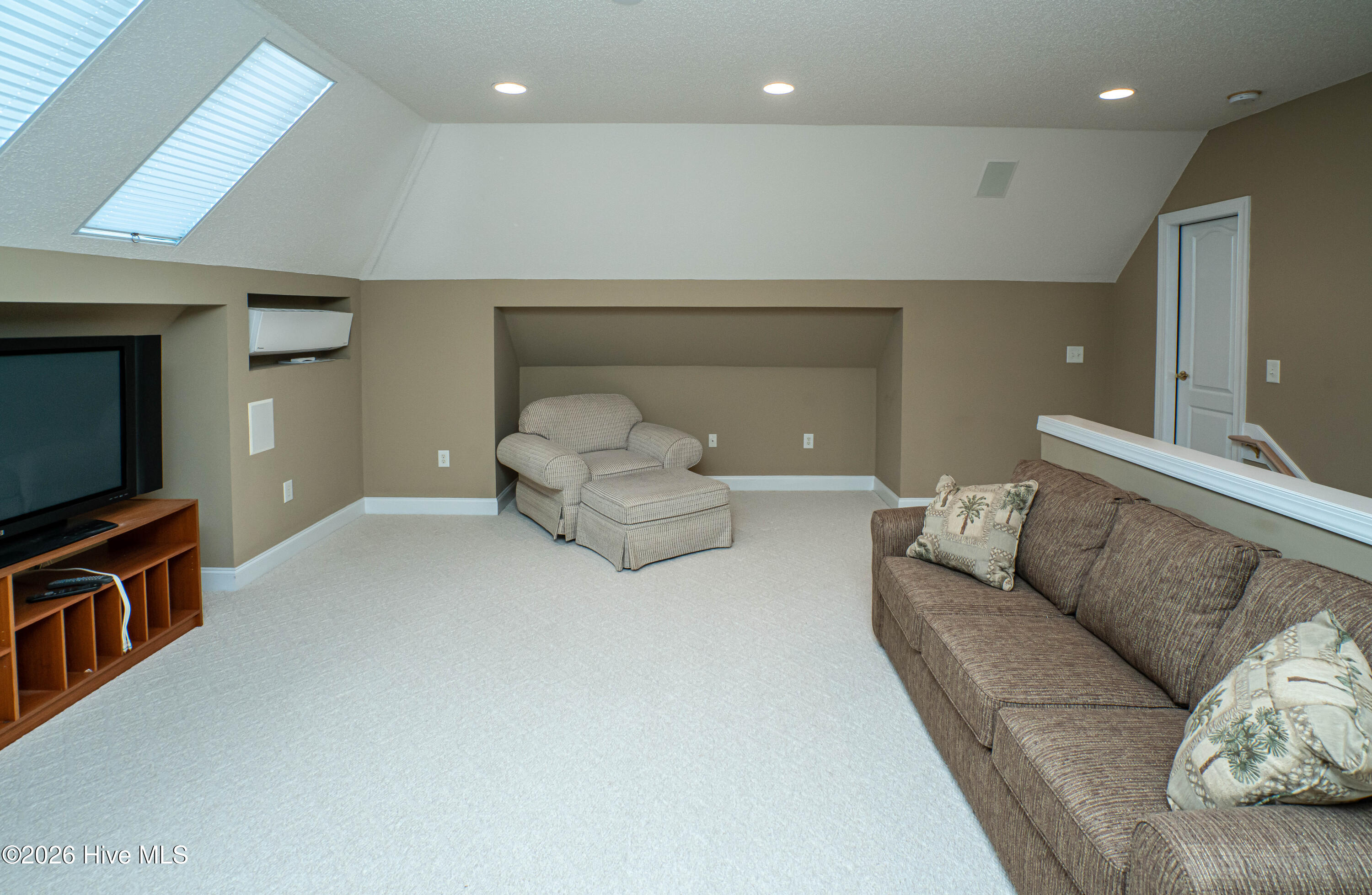 100553536 | Photo 44