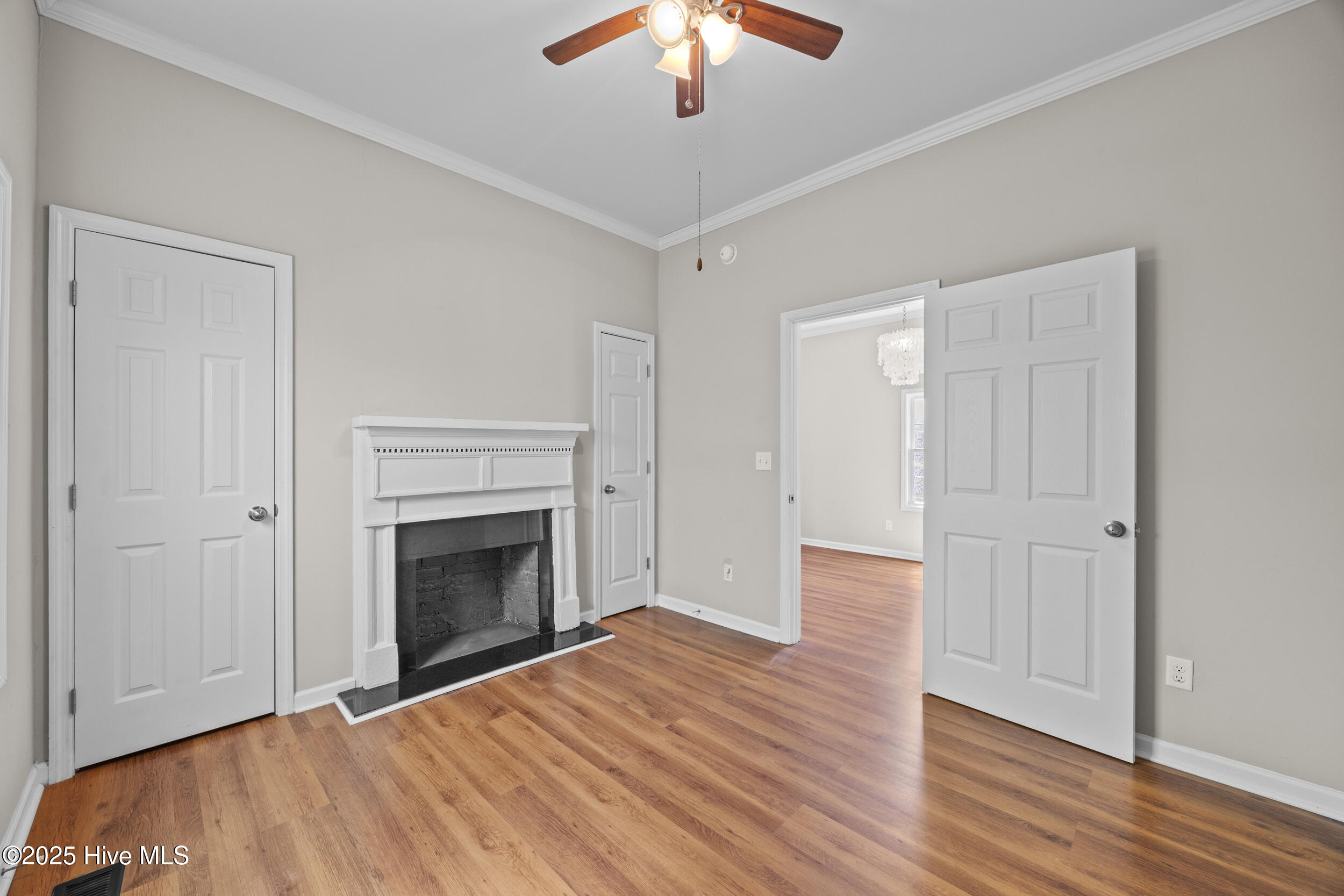 100528550 | Photo 33