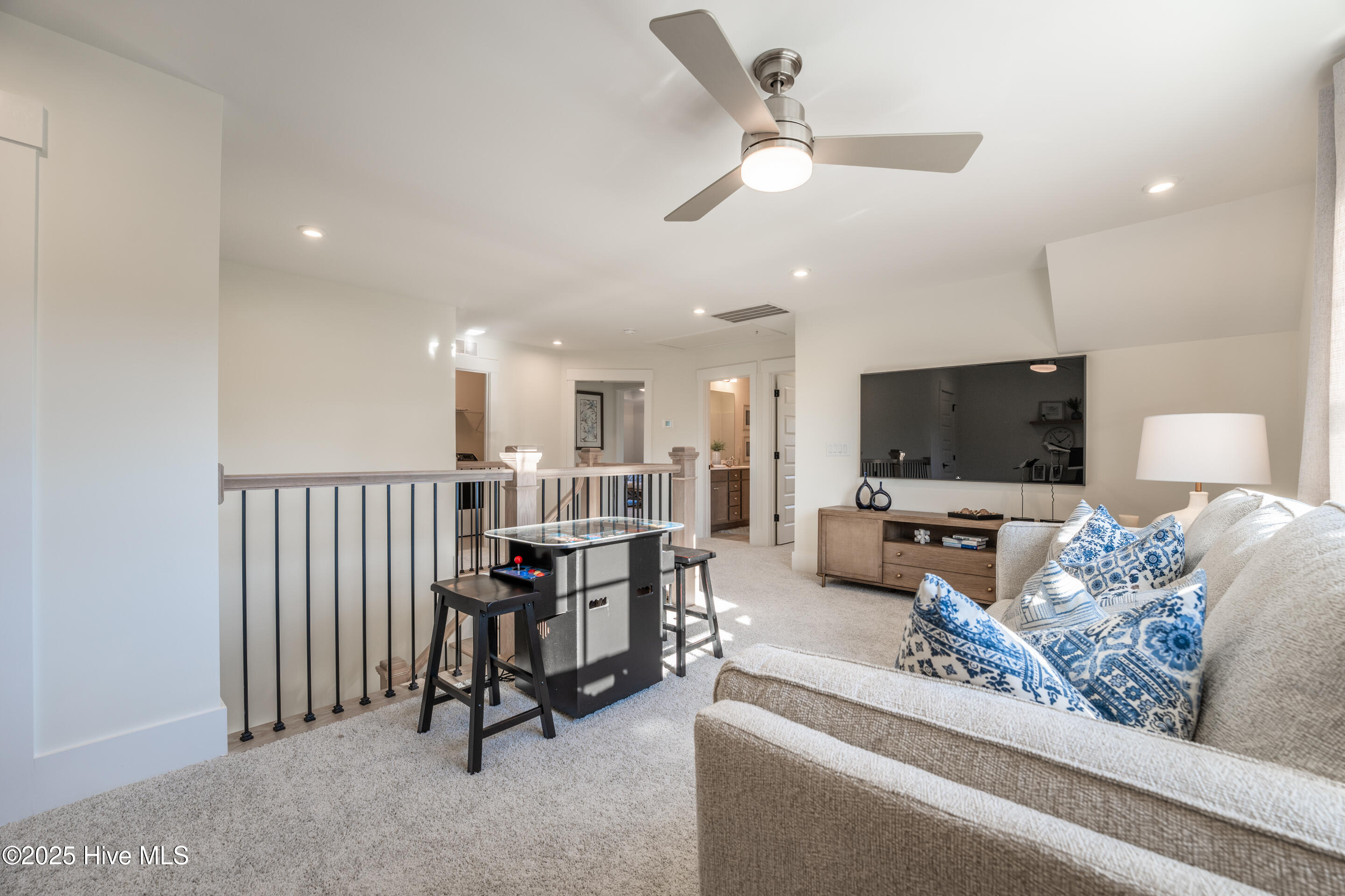 100531038 | Photo 25