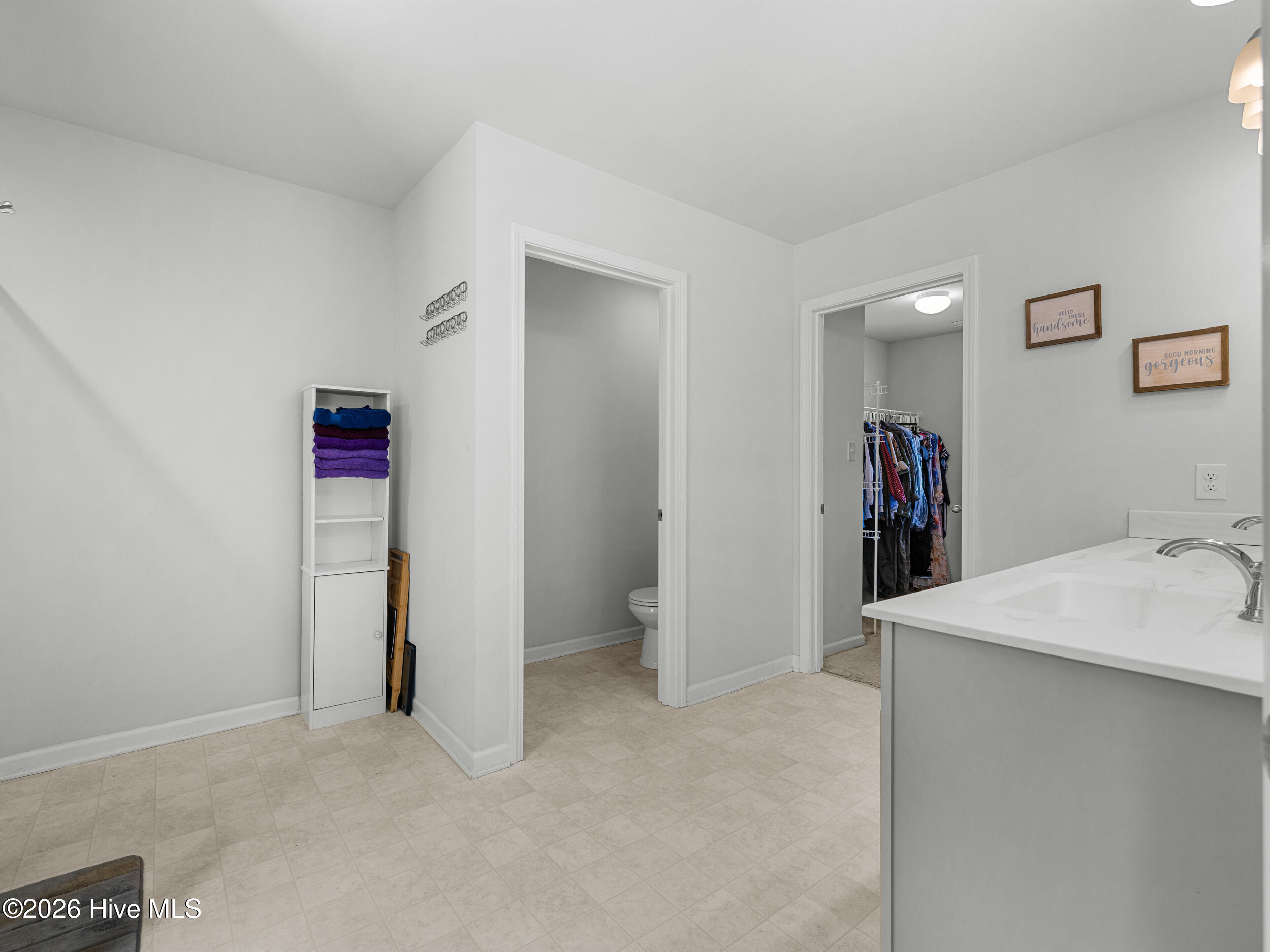 100567072 | Photo 31