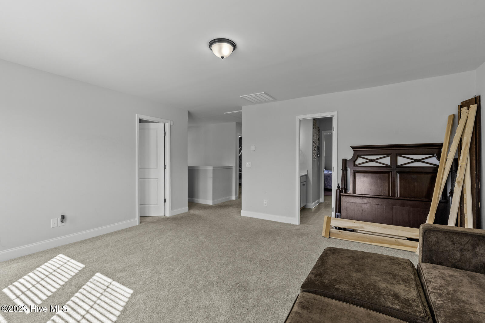 100561463 | Photo 34