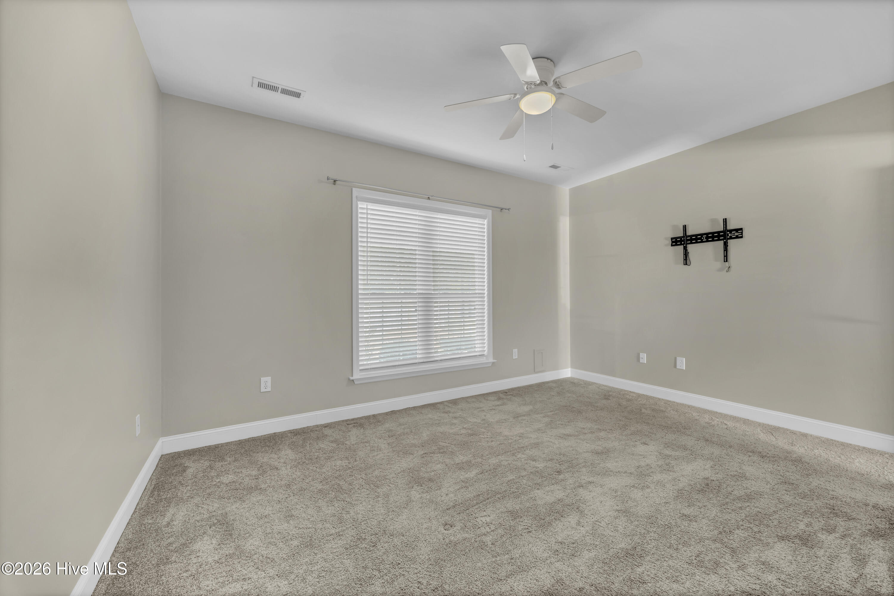 100548075 | Photo 16