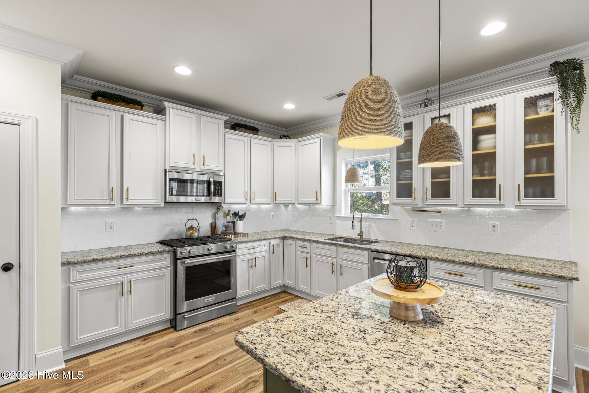 100555770 | Photo 25